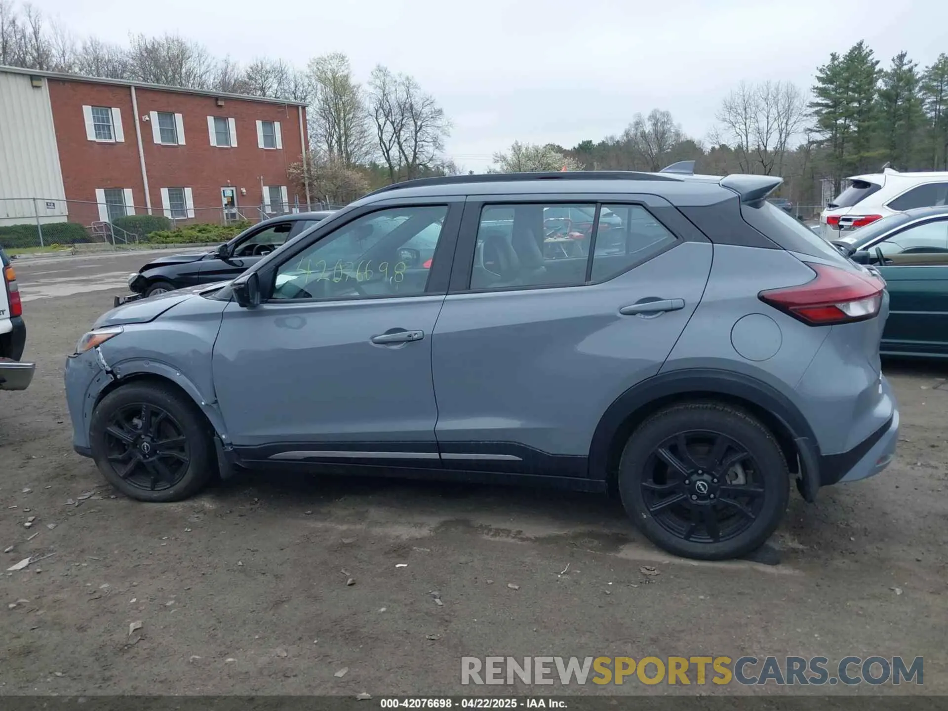 13 Photograph of a damaged car 3N1CP5DV1RL553397 NISSAN KICKS 2024
