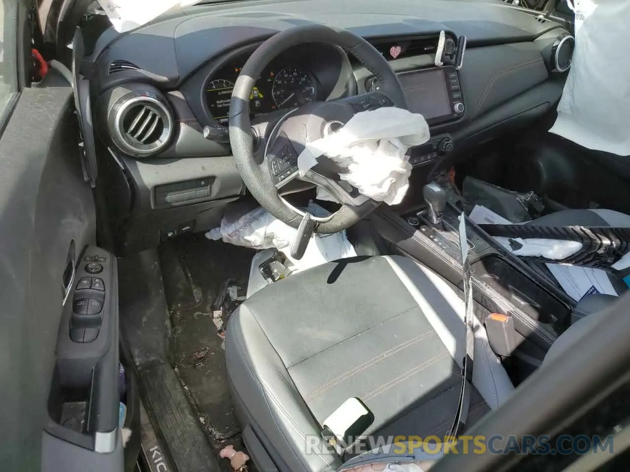 8 Photograph of a damaged car 3N1CP5DV3RL483370 NISSAN KICKS 2024