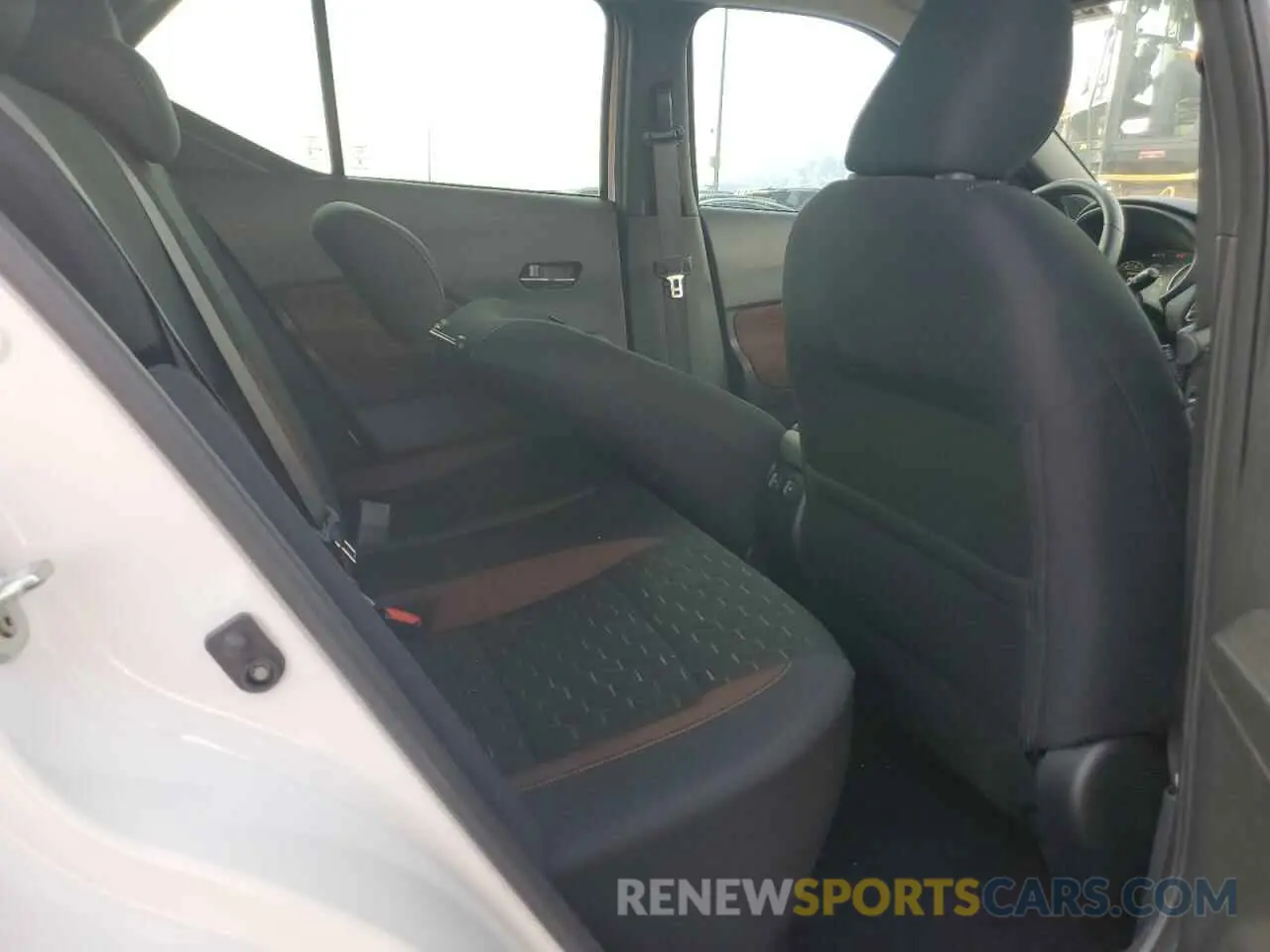 12 Photograph of a damaged car 3N1CP5DV9RL528926 NISSAN KICKS 2024