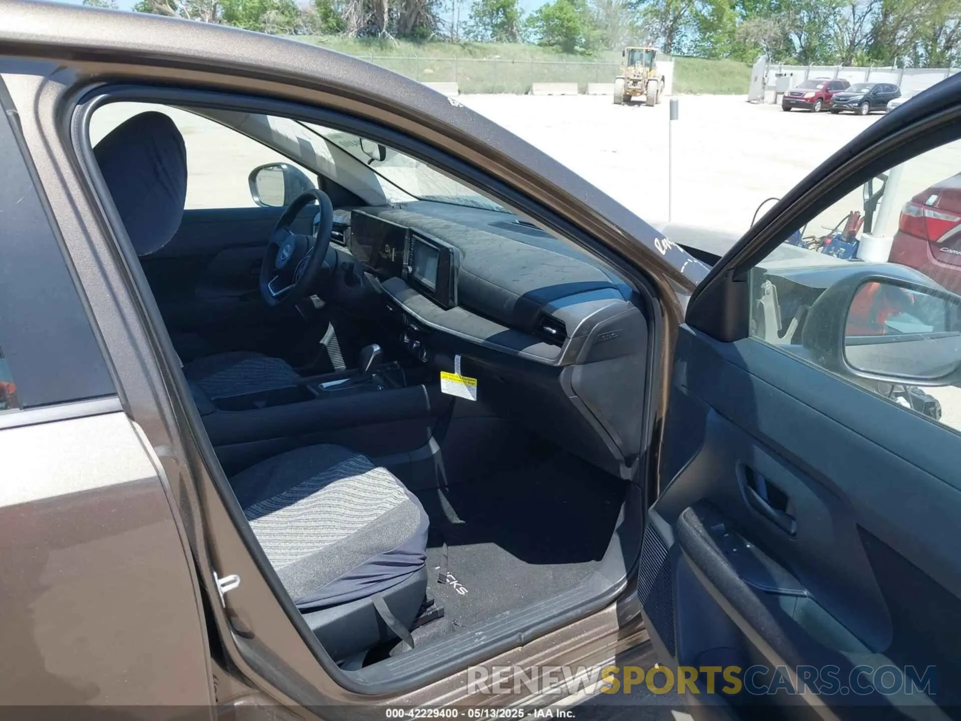 5 Фотография поврежденного автомобиля 3N8AP6BB1SL313392 NISSAN KICKS 2025