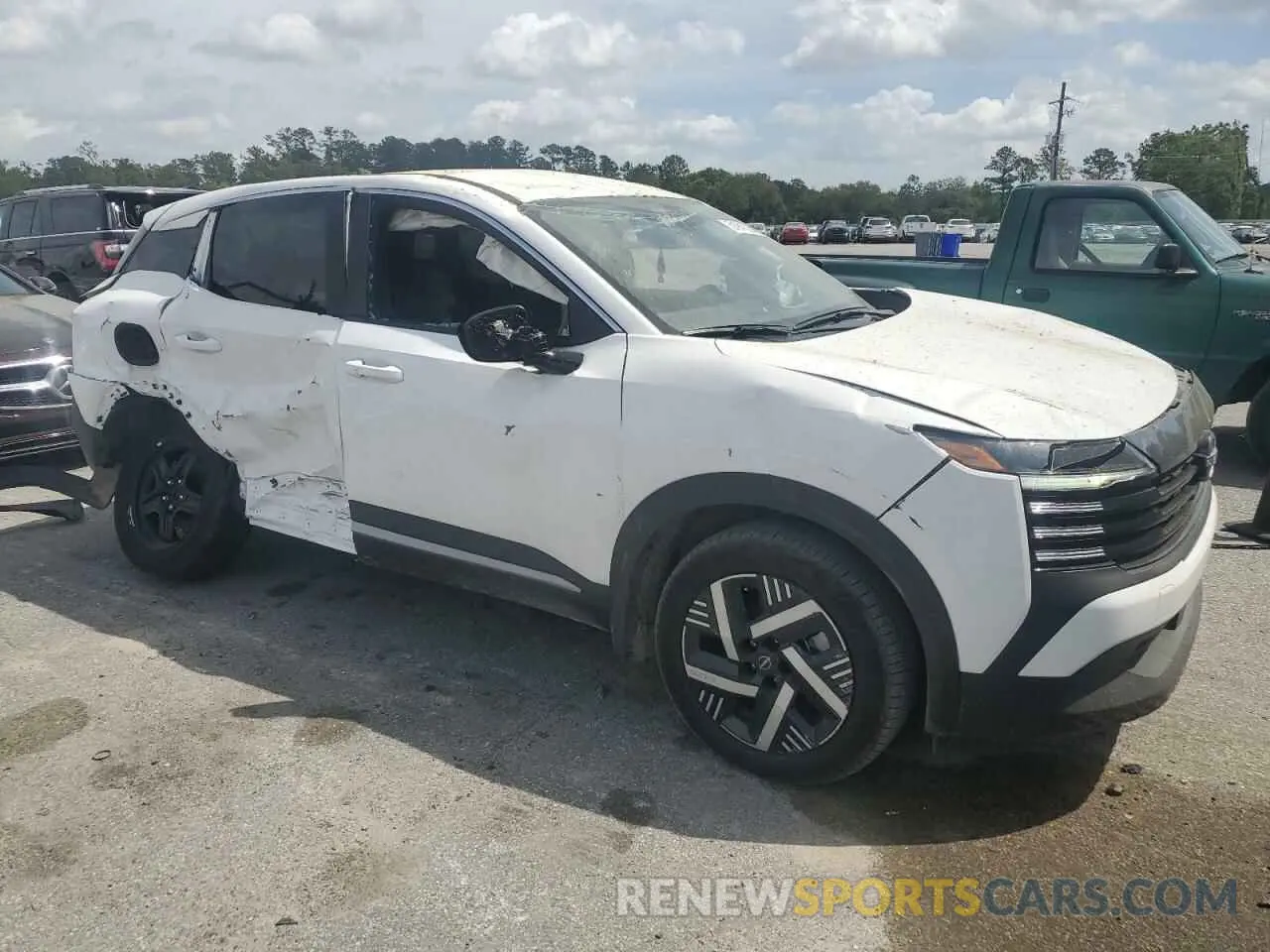 4 Фотография поврежденного автомобиля 3N8AP6CA2SL322981 NISSAN KICKS 2025