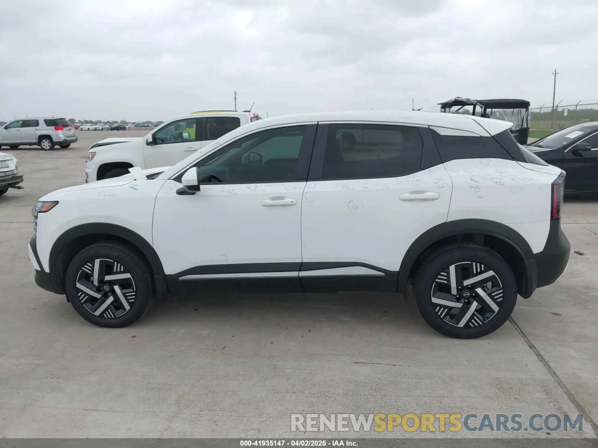 14 Фотография поврежденного автомобиля 3N8AP6CA3SL345623 NISSAN KICKS 2025
