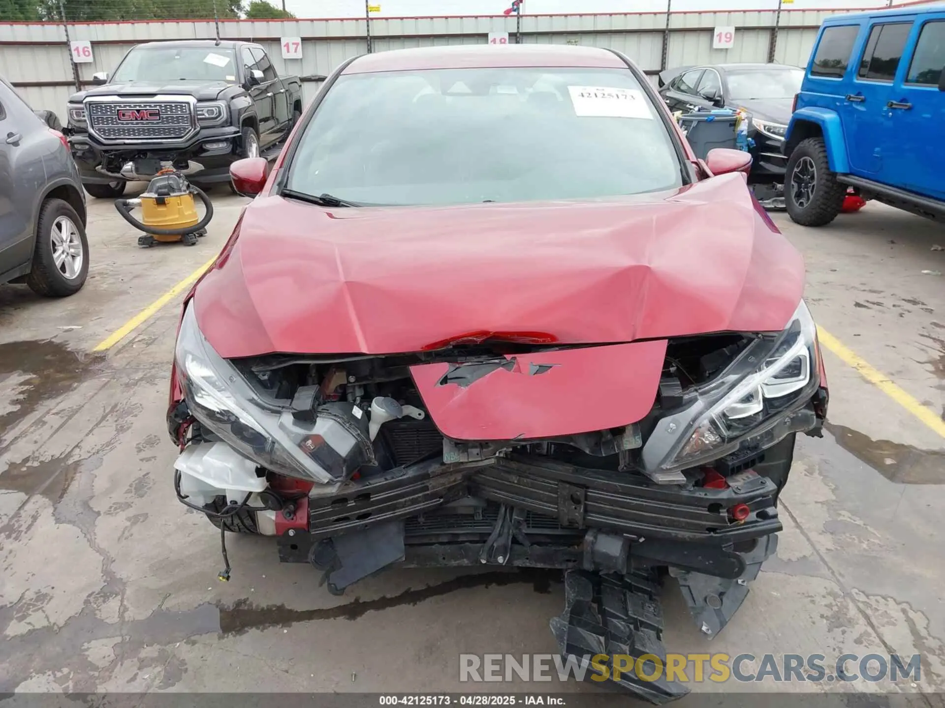 13 Photograph of a damaged car 1N4AZ1CP3KC302625 NISSAN LEAF 2019