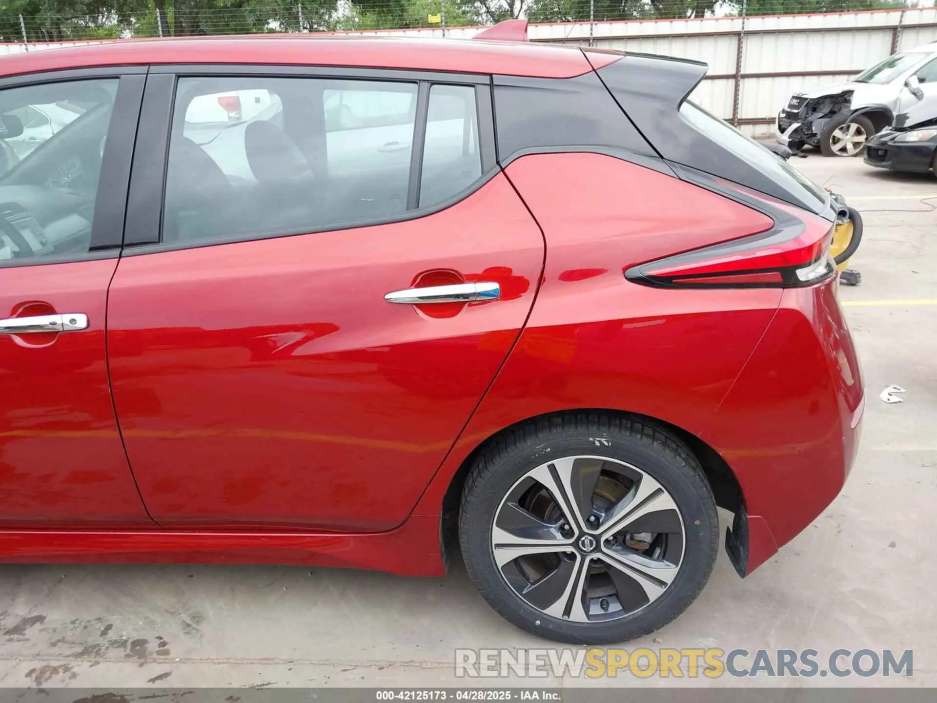 21 Photograph of a damaged car 1N4AZ1CP3KC302625 NISSAN LEAF 2019