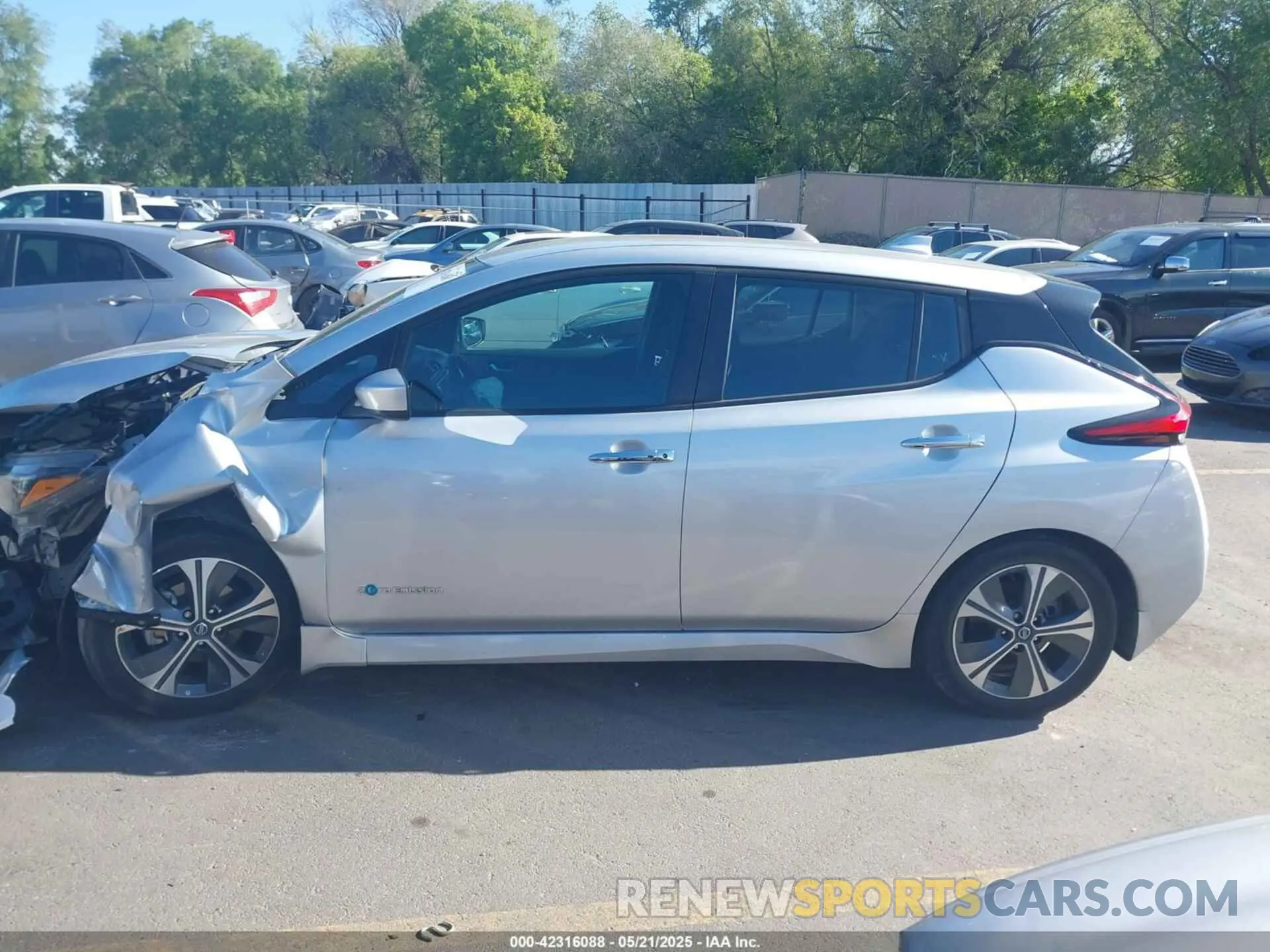 13 Фотография поврежденного автомобиля 1N4AZ1CP7KC307715 NISSAN LEAF 2019