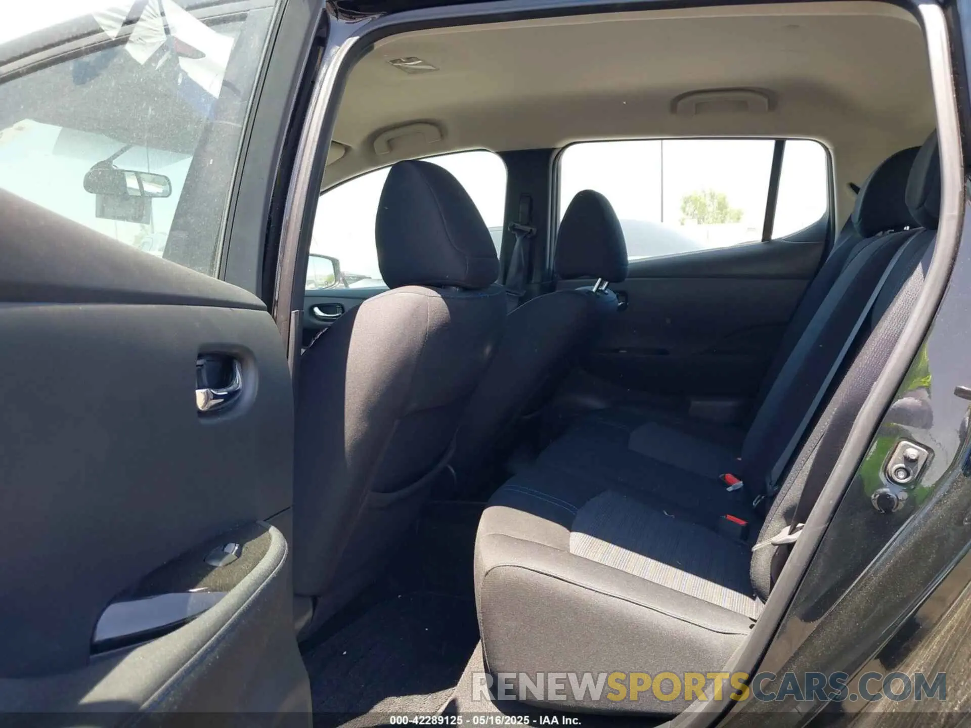 8 Фотография поврежденного автомобиля 1N4AZ1CP7KC313224 NISSAN LEAF 2019