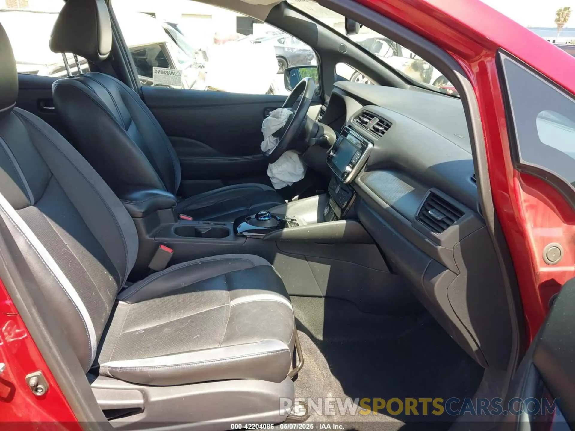 5 Photograph of a damaged car 1N4AZ1CP9KC303424 NISSAN LEAF 2019