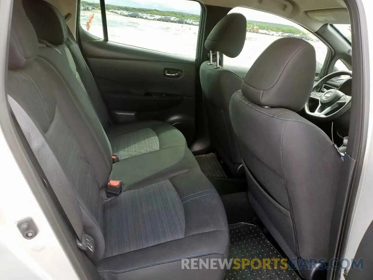 10 Photograph of a damaged car 1N4BZ1CP1KC318620 NISSAN LEAF 2019