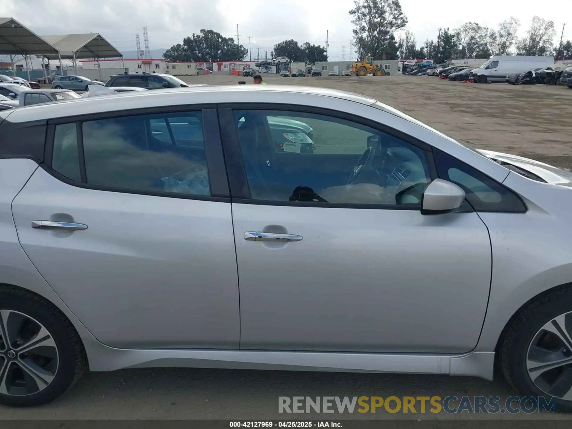 14 Photograph of a damaged car 1N4BZ1CP2LC311483 NISSAN LEAF 2020