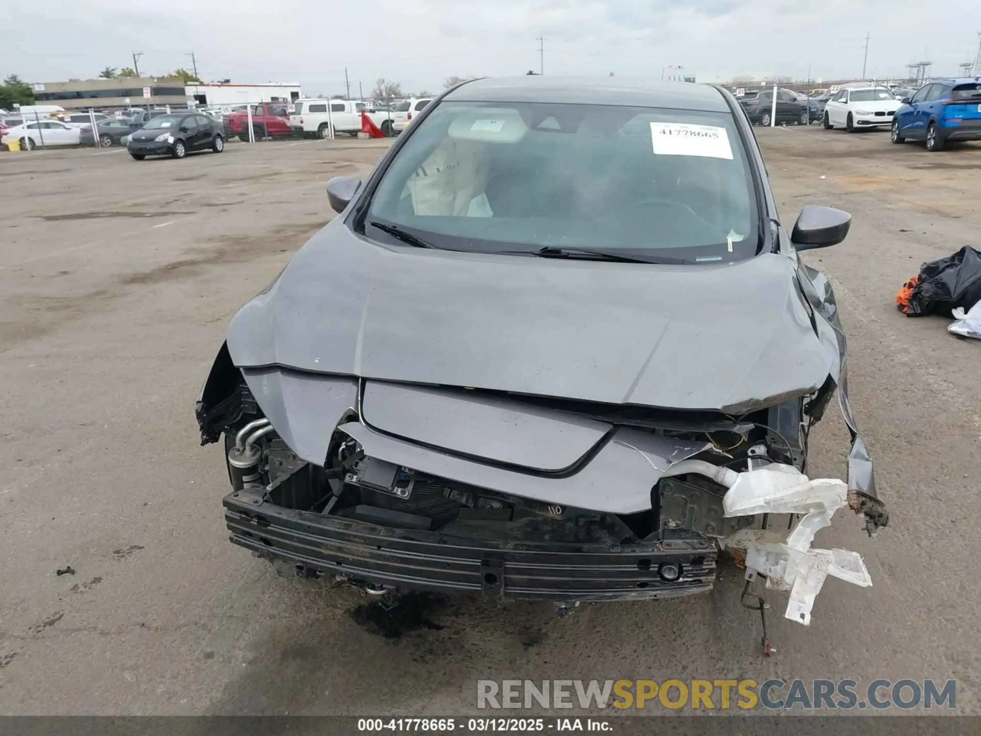13 Photograph of a damaged car 1N4AZ1CV5NC555609 NISSAN LEAF 2022