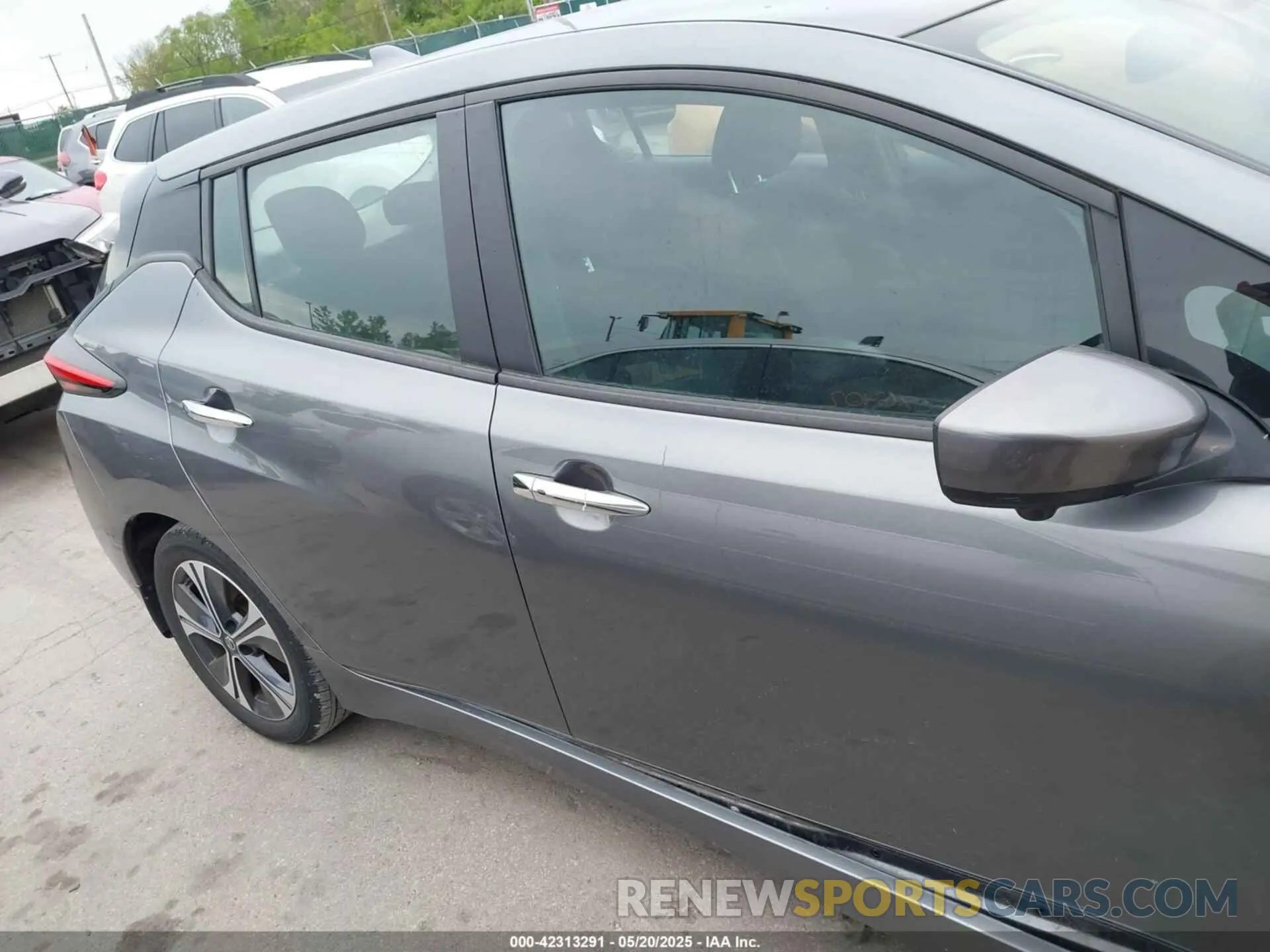 13 Photograph of a damaged car 1N4BZ1CV4NC562331 NISSAN LEAF 2022