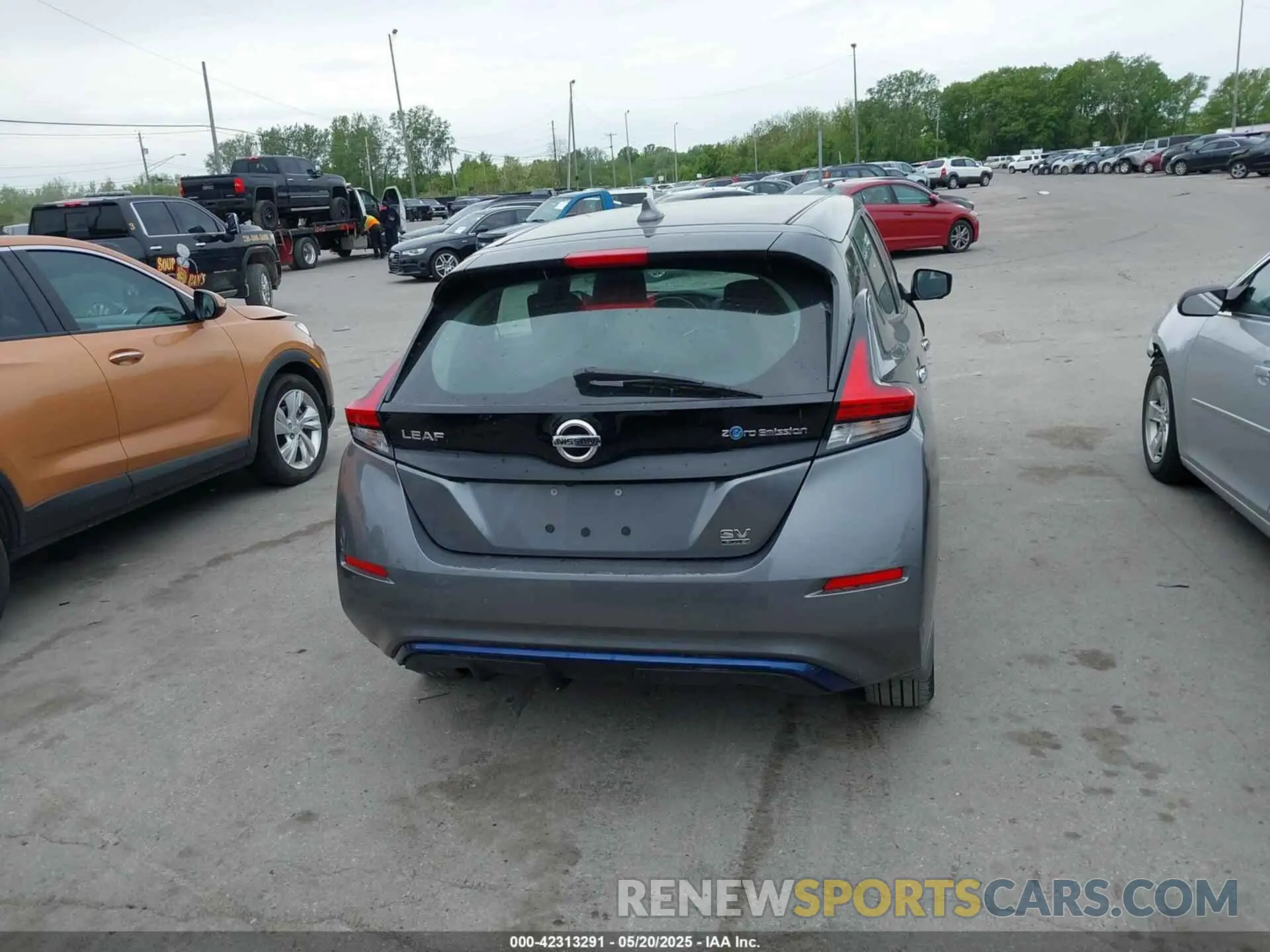 16 Photograph of a damaged car 1N4BZ1CV4NC562331 NISSAN LEAF 2022