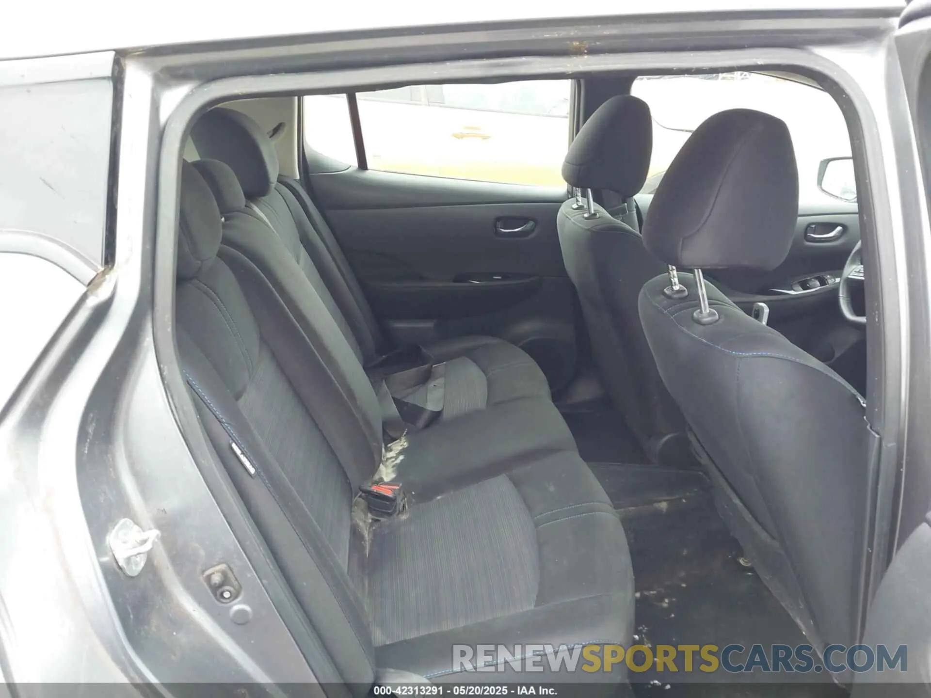 8 Photograph of a damaged car 1N4BZ1CV4NC562331 NISSAN LEAF 2022