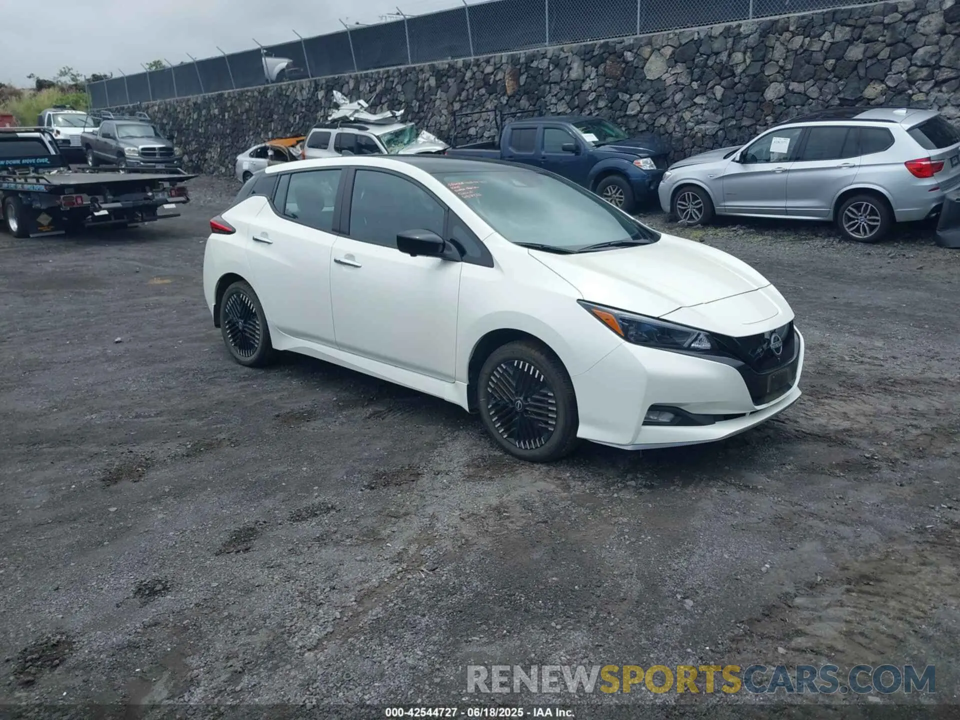 1 Фотография поврежденного автомобиля 1N4CZ1CV4PC557962 NISSAN LEAF 2023