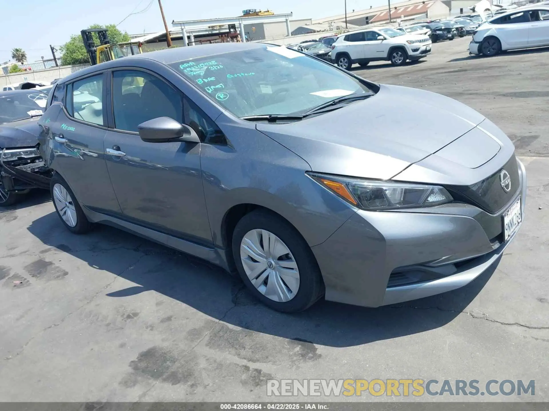 1 Photograph of a damaged car 1N4AZ1BV1SC550694 NISSAN LEAF 2025
