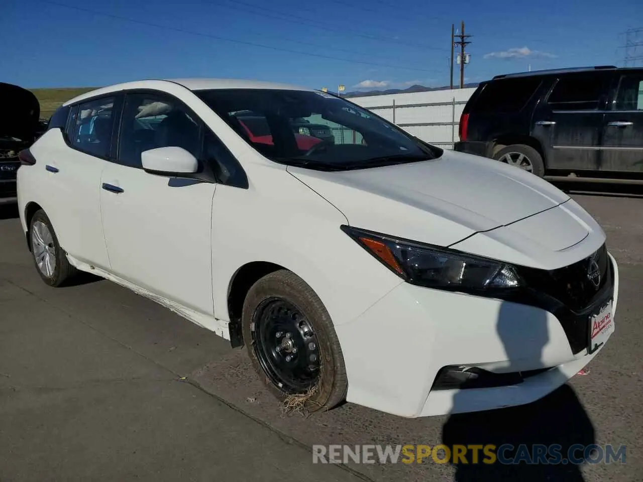 4 Photograph of a damaged car 1N4AZ1BV1SC562084 NISSAN LEAF 2025