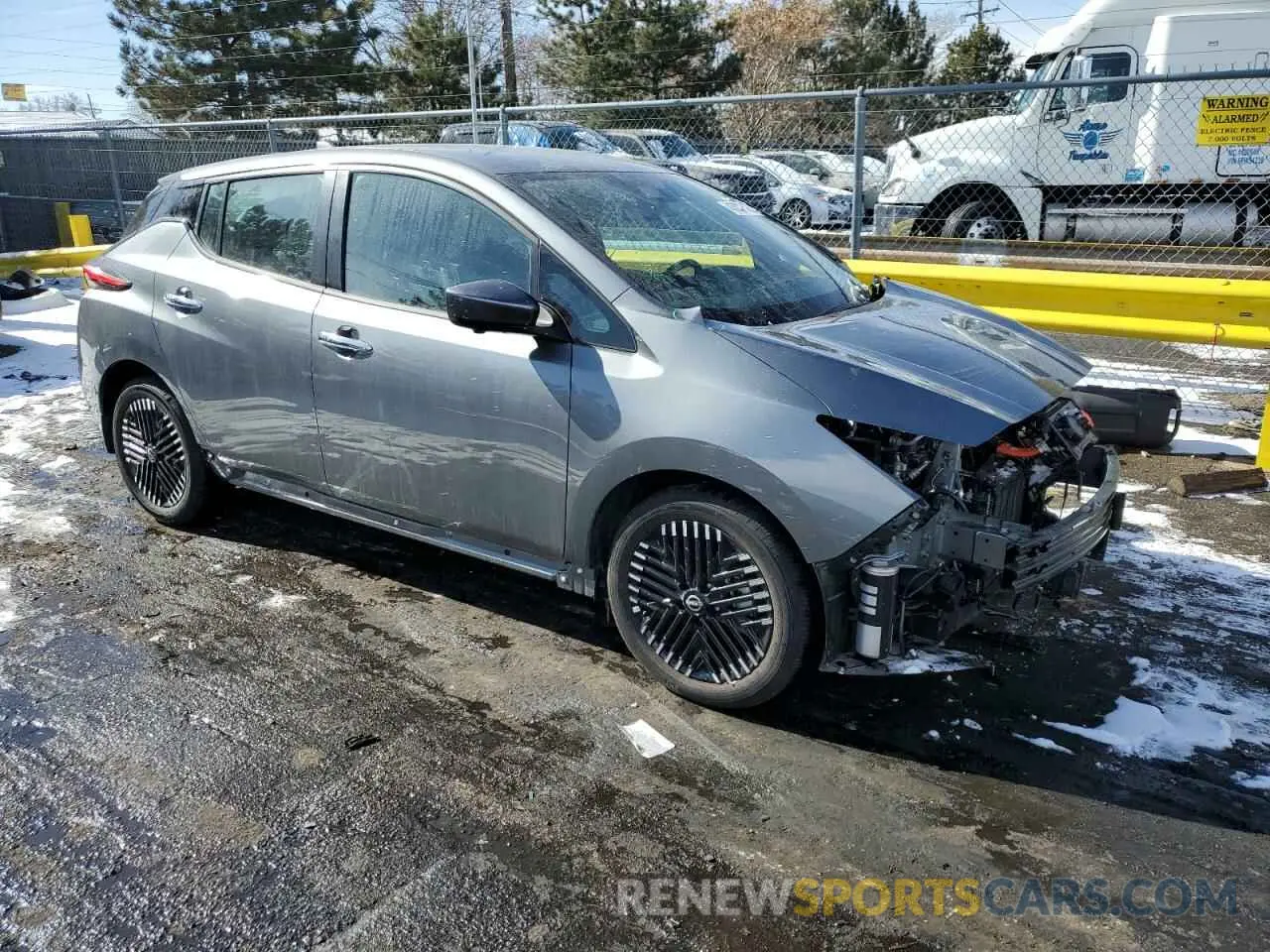 4 Photograph of a damaged car 1N4CZ1CV1SC557488 NISSAN LEAF 2025