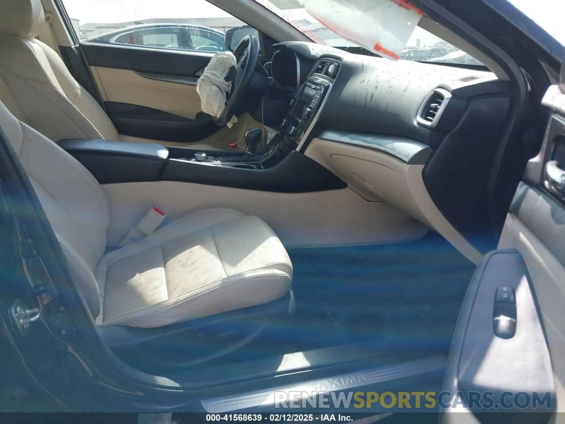 5 Photograph of a damaged car 1N4AA6AV0KC361850 NISSAN MAXIMA 2019