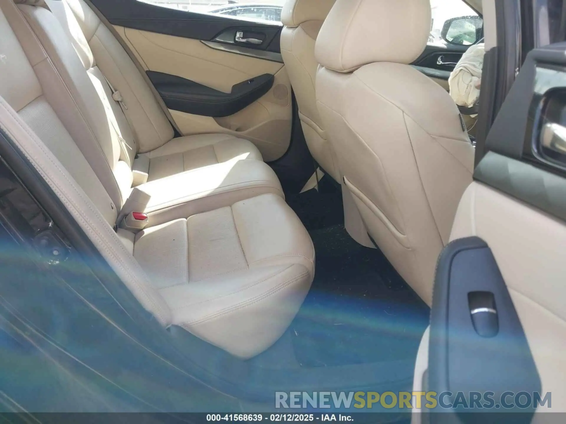8 Photograph of a damaged car 1N4AA6AV0KC361850 NISSAN MAXIMA 2019