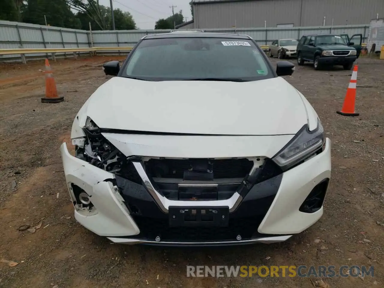 5 Photograph of a damaged car 1N4AA6AV0KC374128 NISSAN MAXIMA 2019