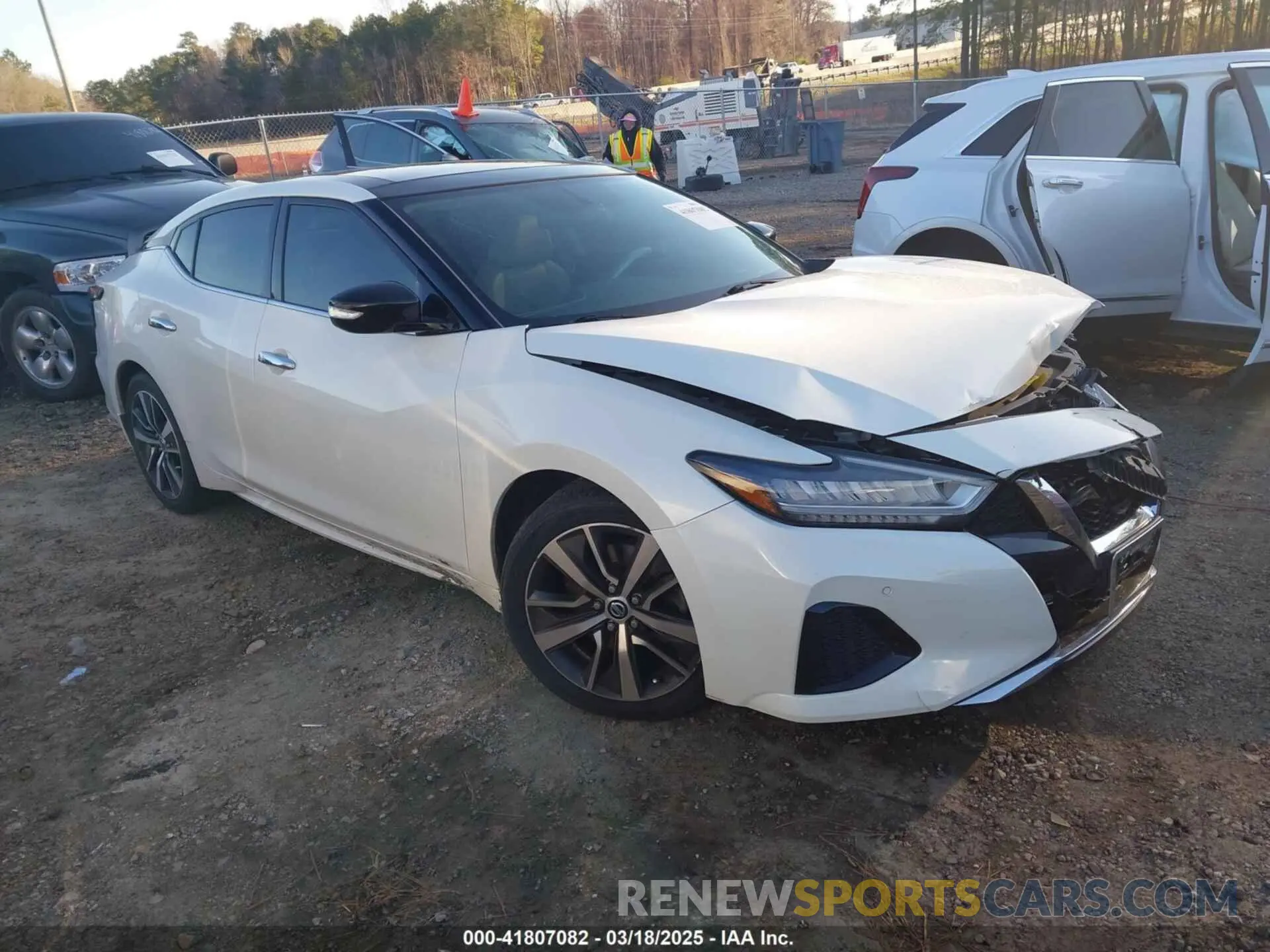 1 Photograph of a damaged car 1N4AA6AV1KC375062 NISSAN MAXIMA 2019