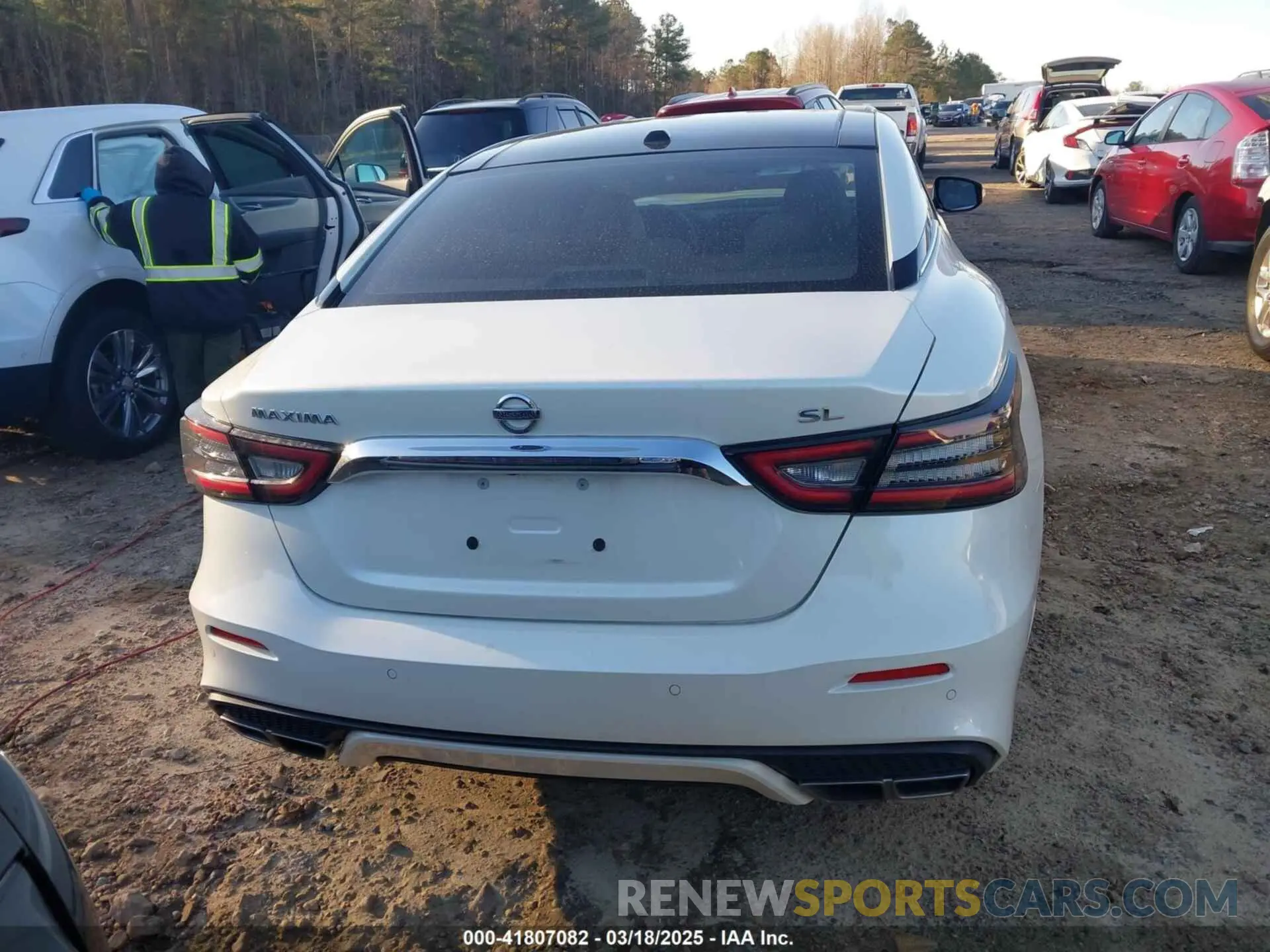 16 Photograph of a damaged car 1N4AA6AV1KC375062 NISSAN MAXIMA 2019