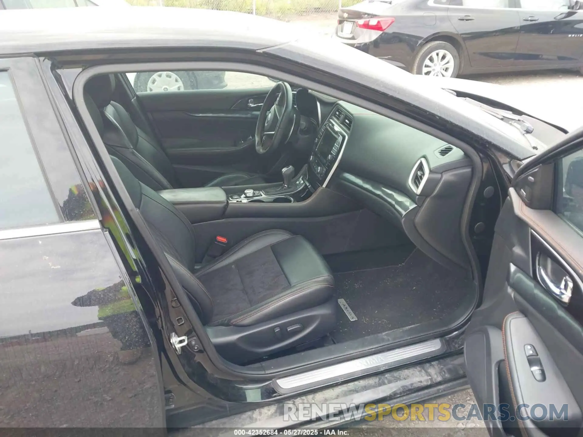 5 Photograph of a damaged car 1N4AA6AV2KC379489 NISSAN MAXIMA 2019