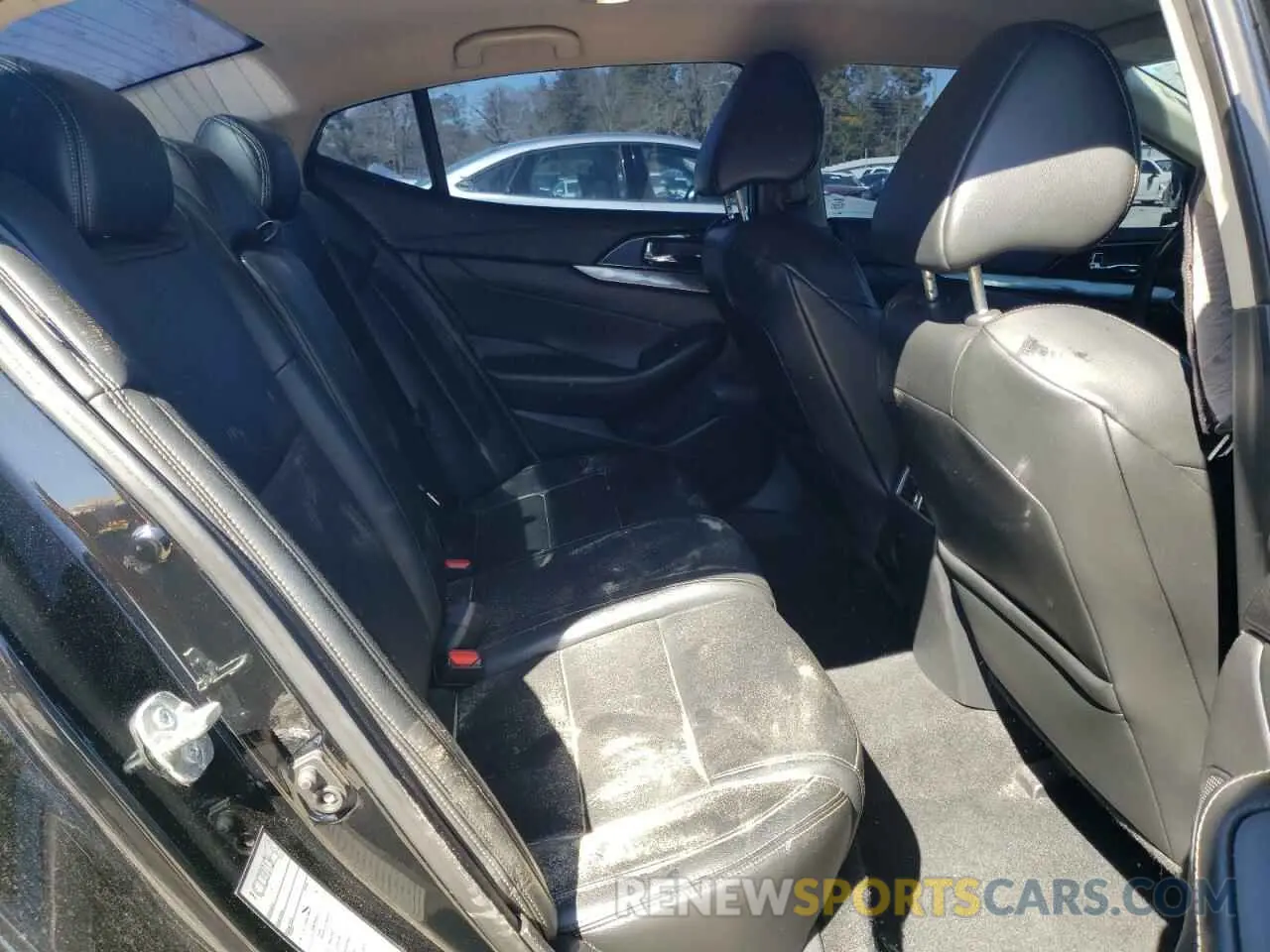11 Photograph of a damaged car 1N4AA6AV3KC369215 NISSAN MAXIMA 2019