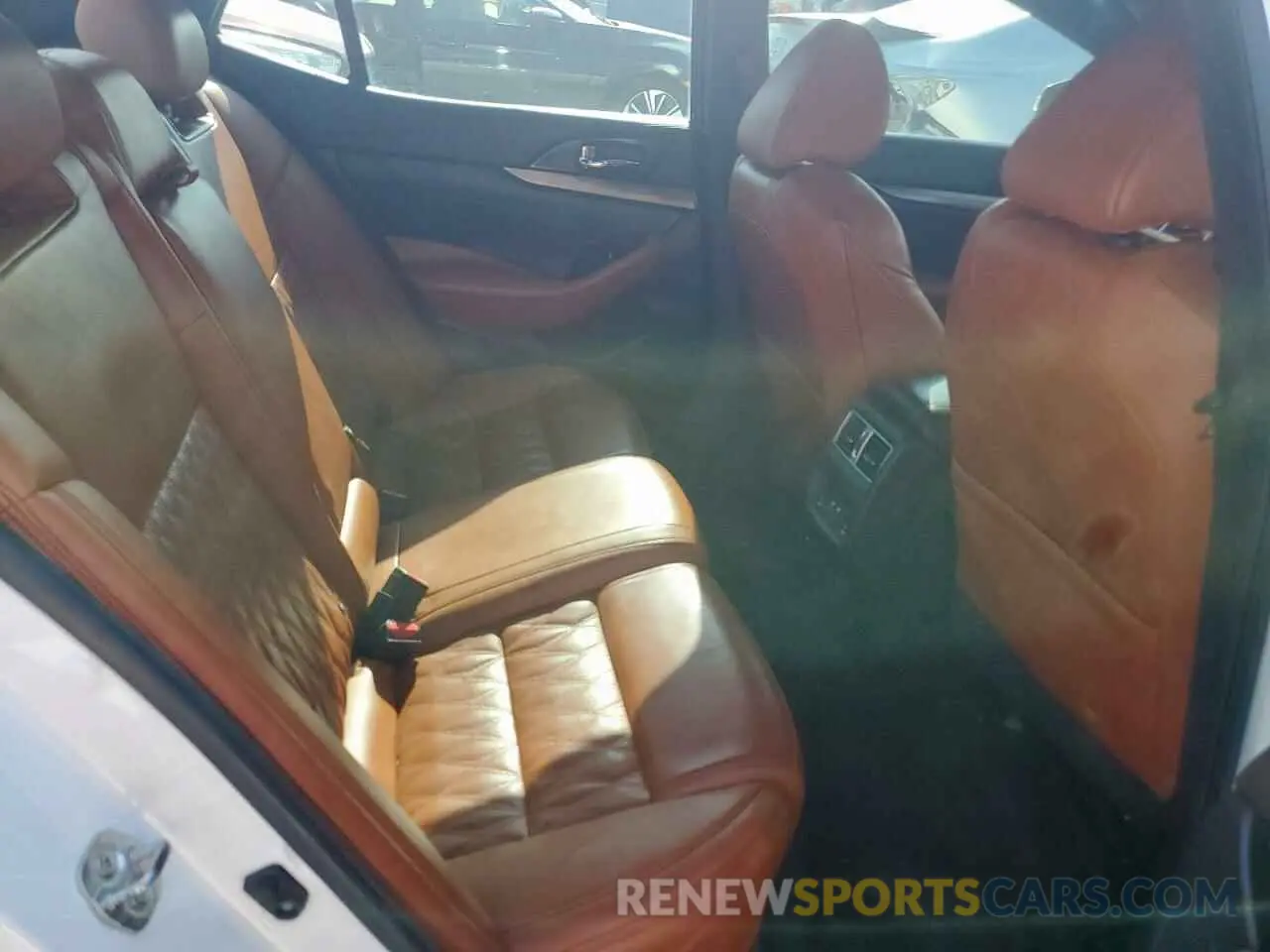 10 Photograph of a damaged car 1N4AA6AV4KC375072 NISSAN MAXIMA 2019