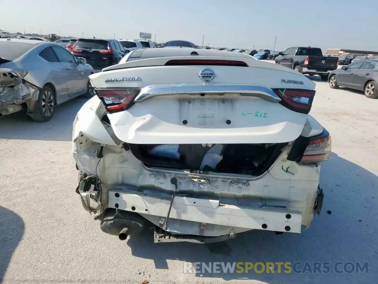 6 Photograph of a damaged car 1N4AA6AV4KC375072 NISSAN MAXIMA 2019
