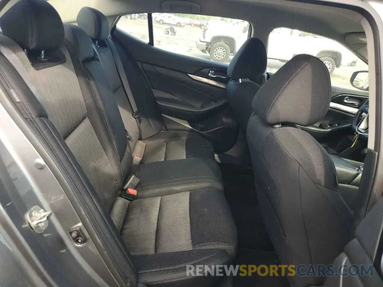 10 Photograph of a damaged car 1N4AA6AV5KC368454 NISSAN MAXIMA 2019