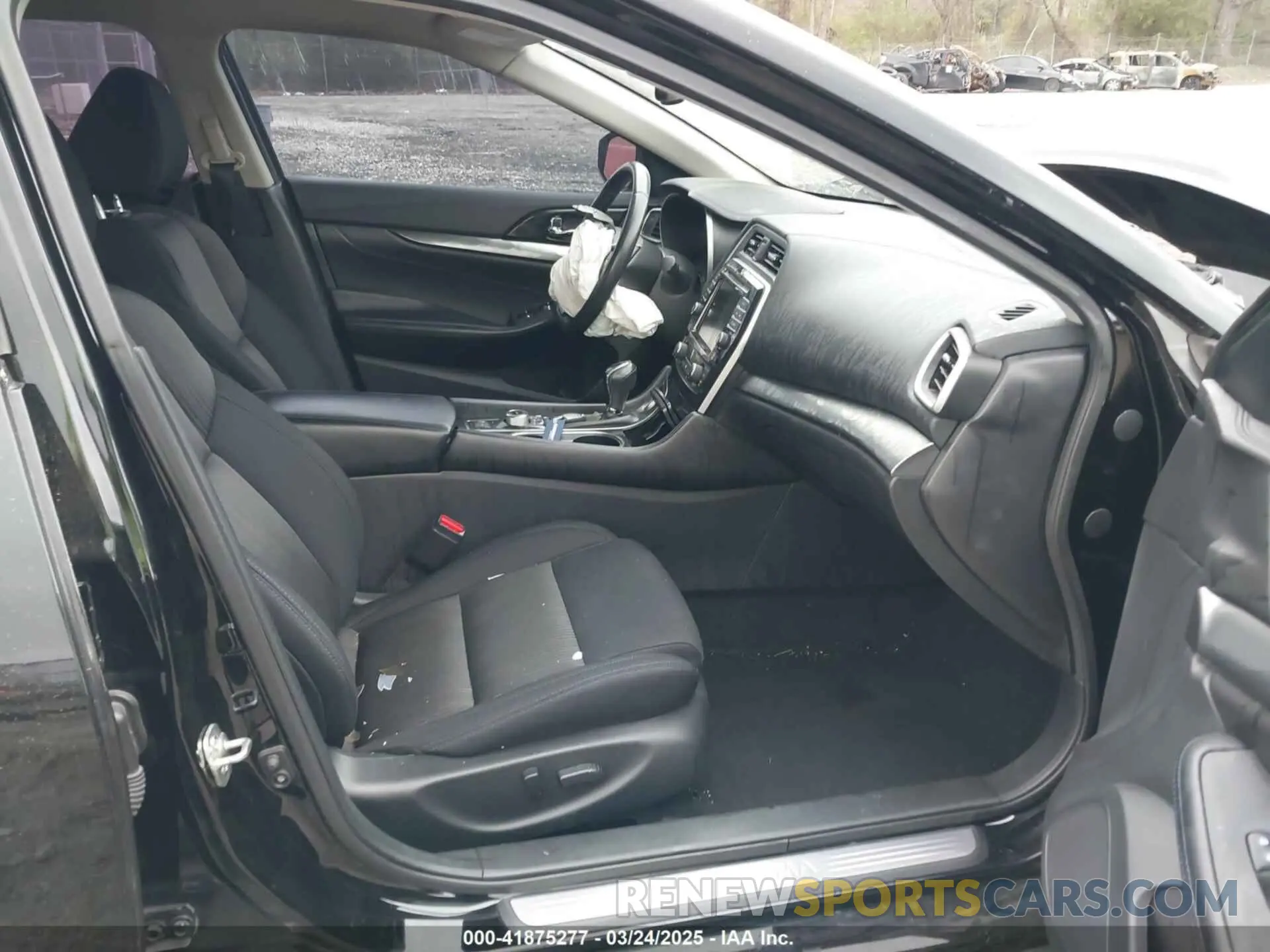 5 Photograph of a damaged car 1N4AA6AV5KC371760 NISSAN MAXIMA 2019