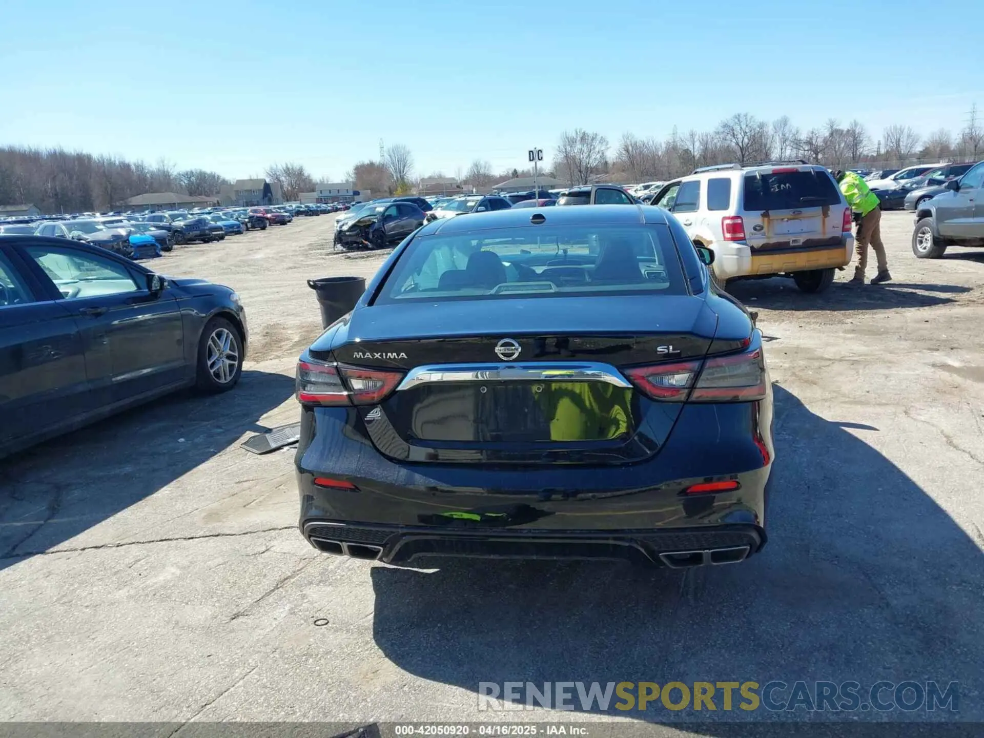 15 Photograph of a damaged car 1N4AA6AV5KC376053 NISSAN MAXIMA 2019