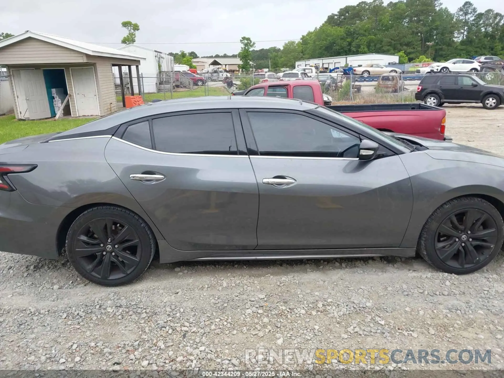 13 Photograph of a damaged car 1N4AA6AV6KC371850 NISSAN MAXIMA 2019
