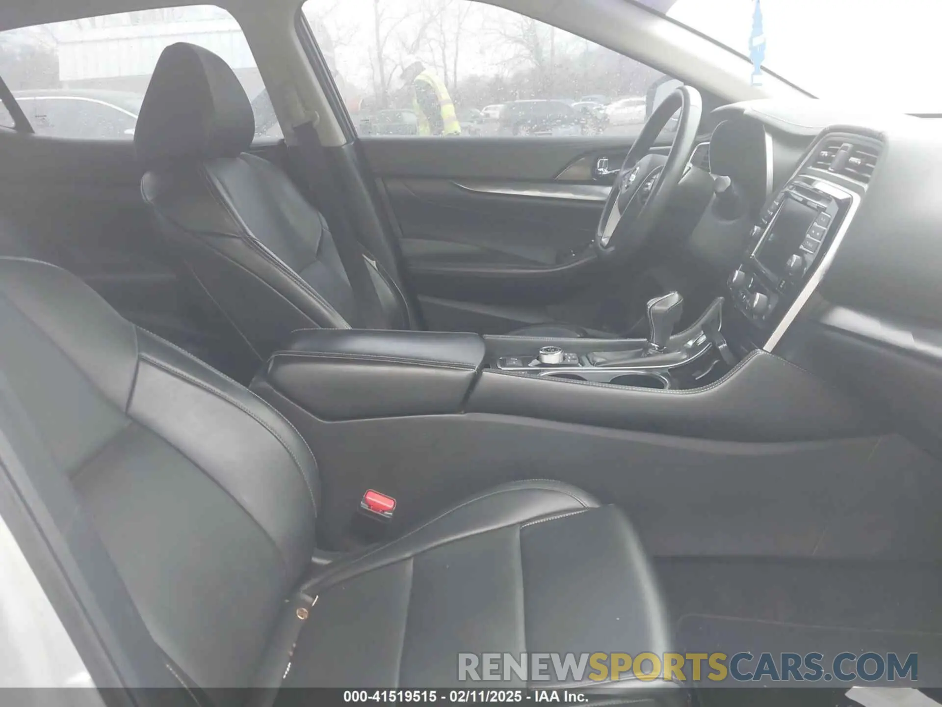5 Photograph of a damaged car 1N4AA6AV6KC372254 NISSAN MAXIMA 2019