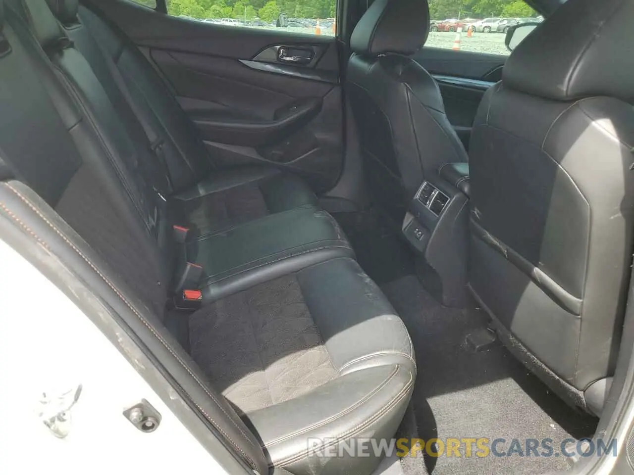 10 Photograph of a damaged car 1N4AA6AV8KC382218 NISSAN MAXIMA 2019