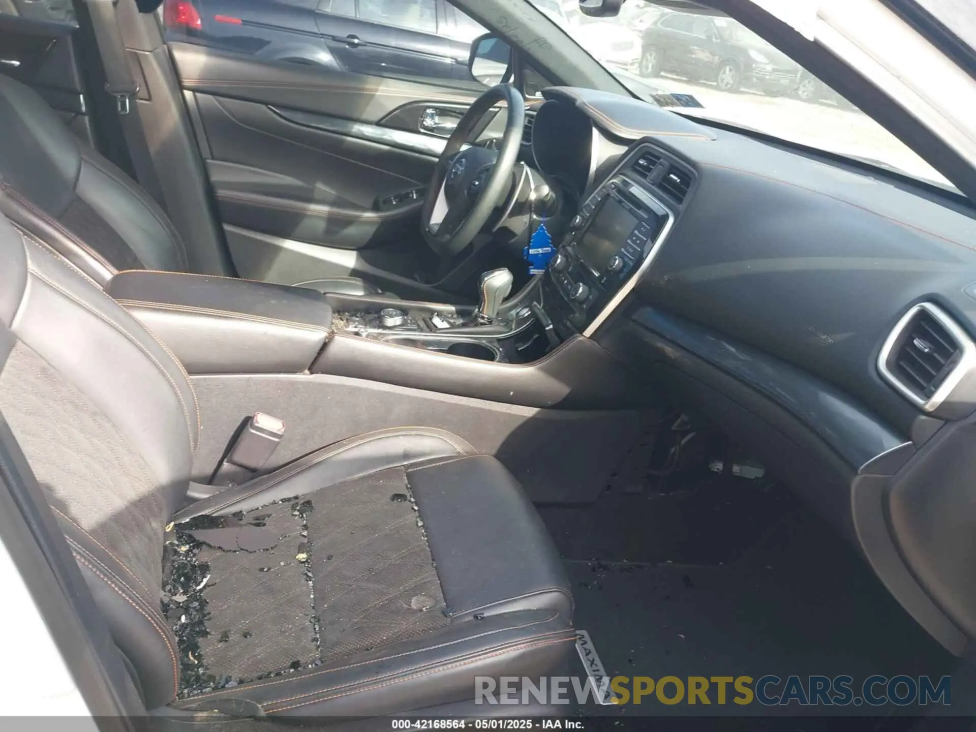 5 Photograph of a damaged car 1N4AA6AVXKC381023 NISSAN MAXIMA 2019