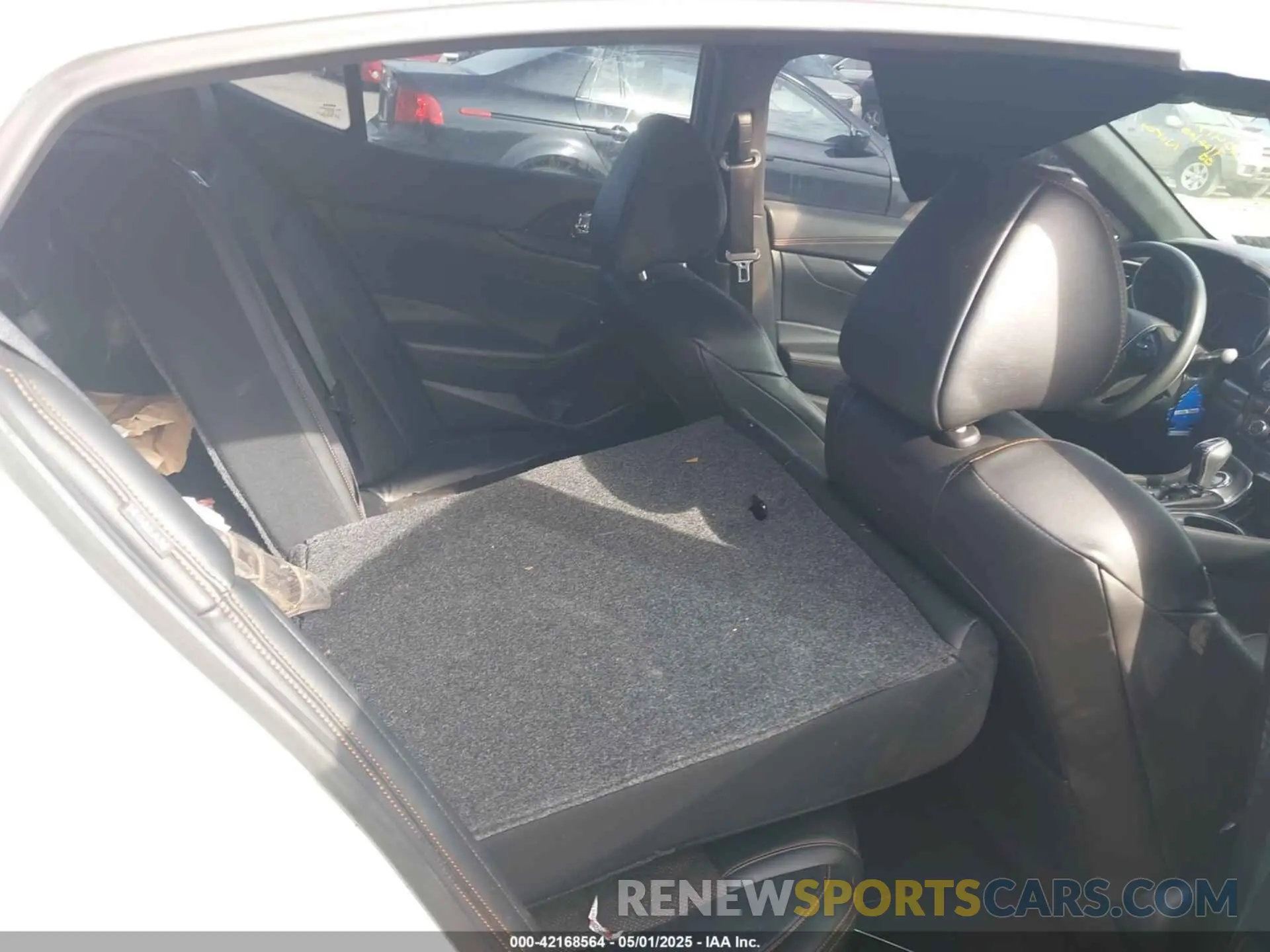 8 Photograph of a damaged car 1N4AA6AVXKC381023 NISSAN MAXIMA 2019