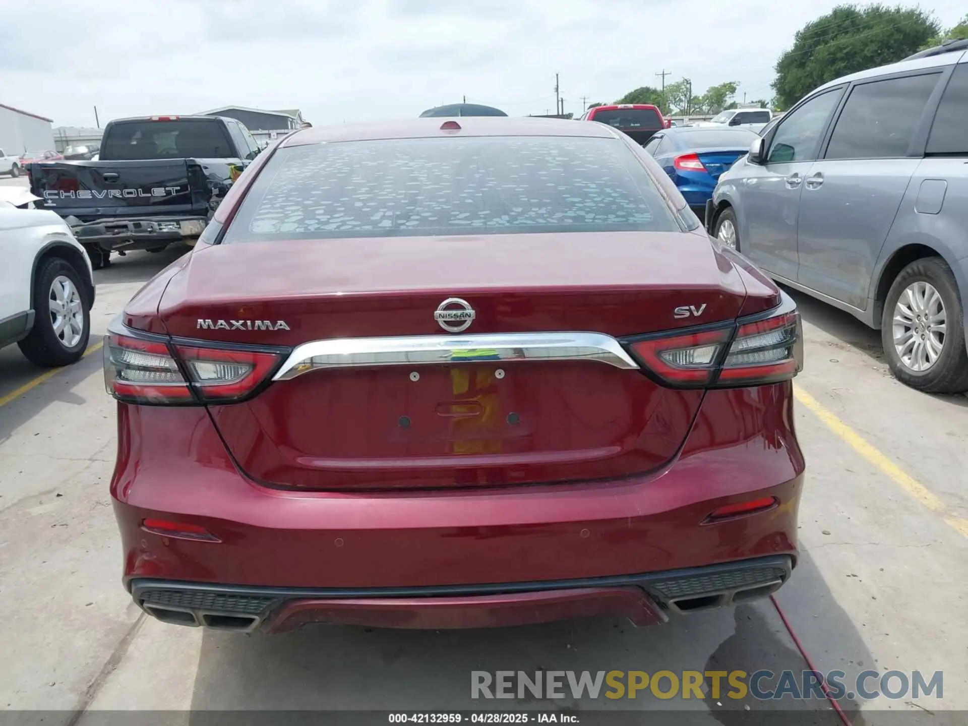 16 Photograph of a damaged car 1N4AA6CV3LC386062 NISSAN MAXIMA 2020