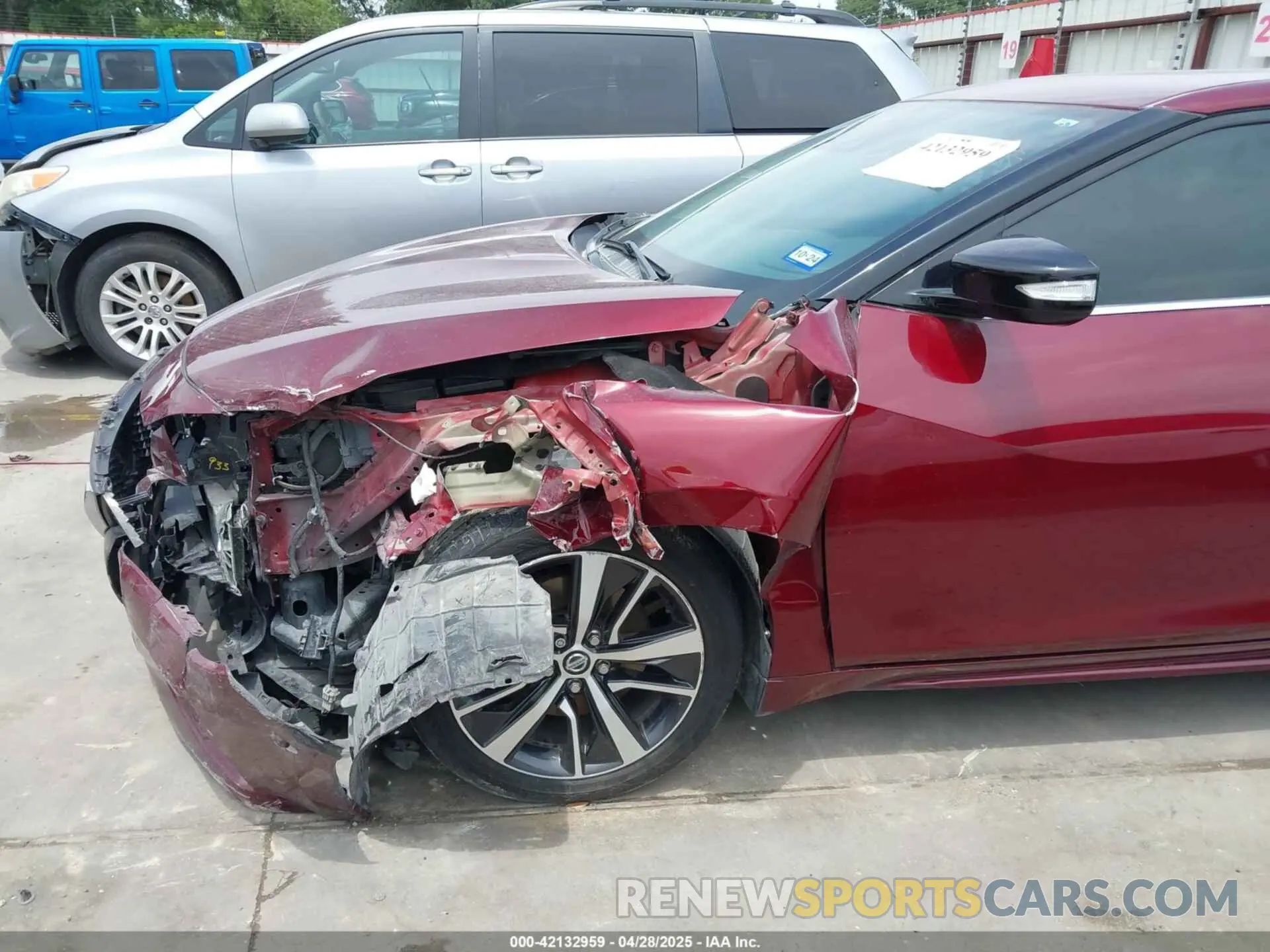 17 Photograph of a damaged car 1N4AA6CV3LC386062 NISSAN MAXIMA 2020