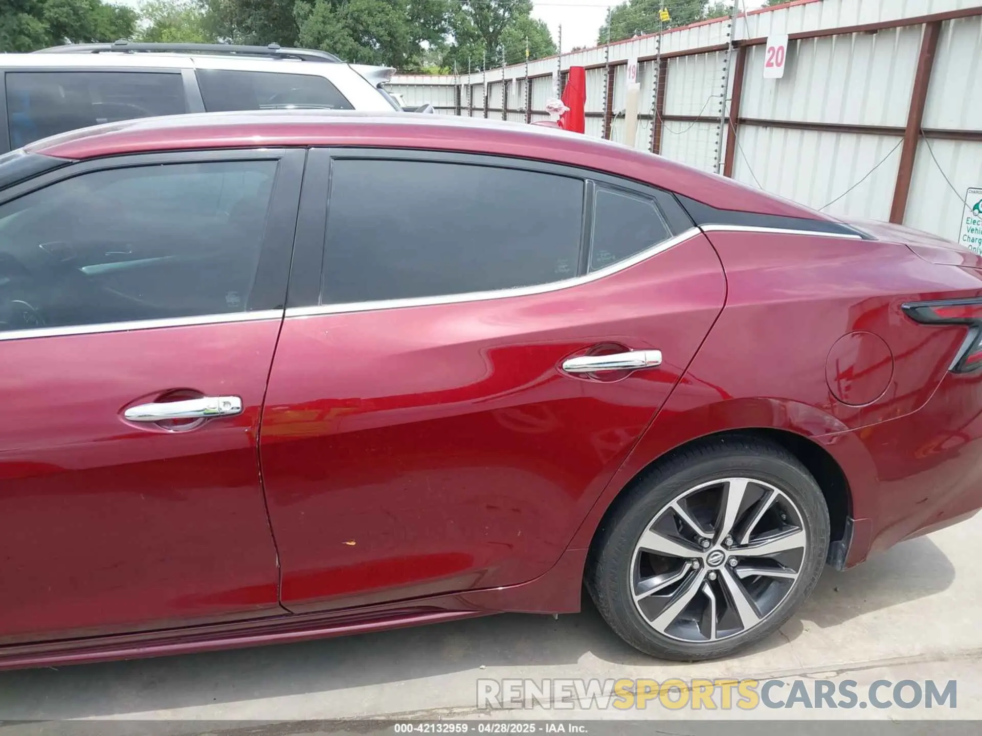 19 Photograph of a damaged car 1N4AA6CV3LC386062 NISSAN MAXIMA 2020