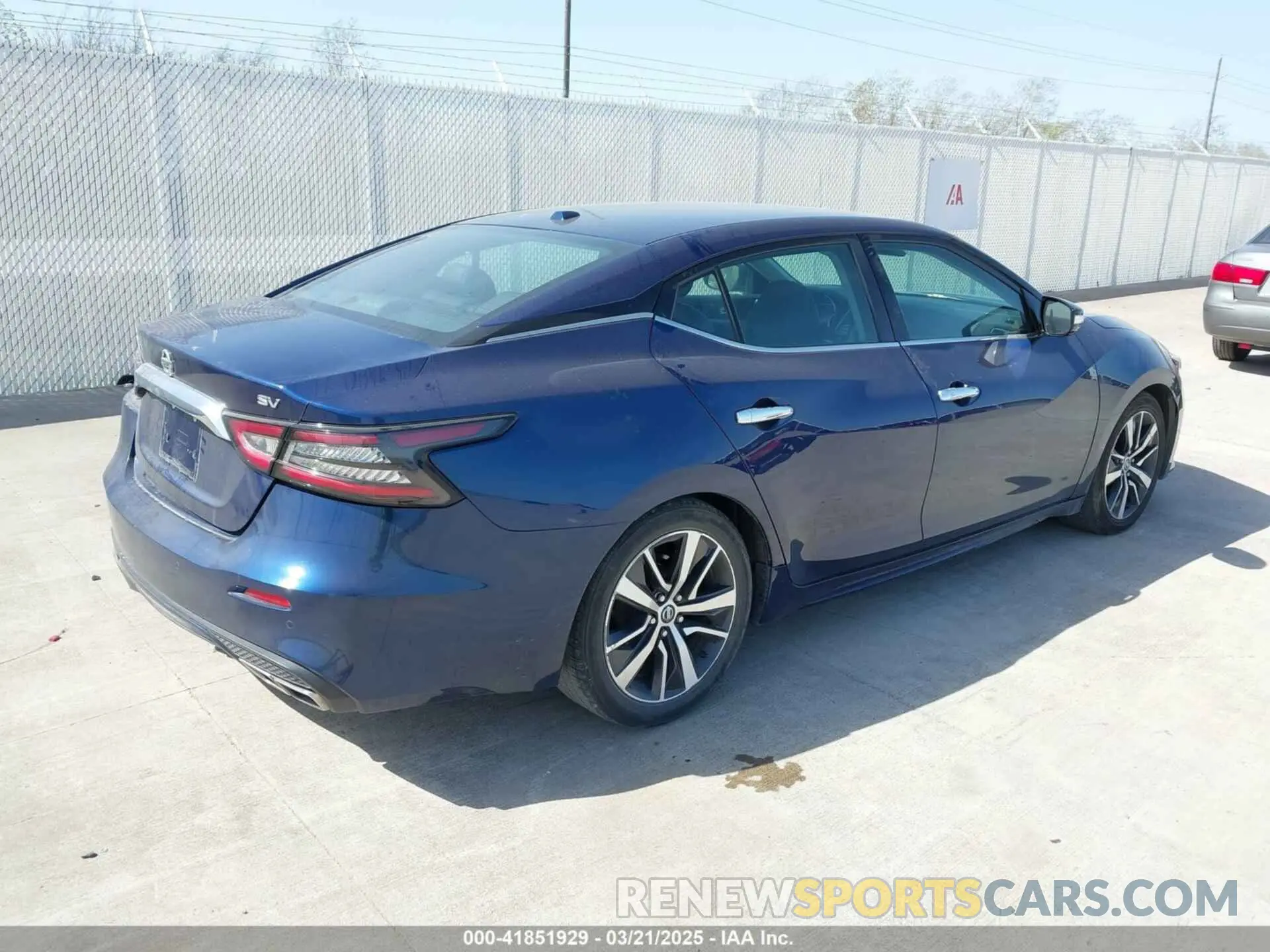 4 Photograph of a damaged car 1N4AA6CV9LC375230 NISSAN MAXIMA 2020