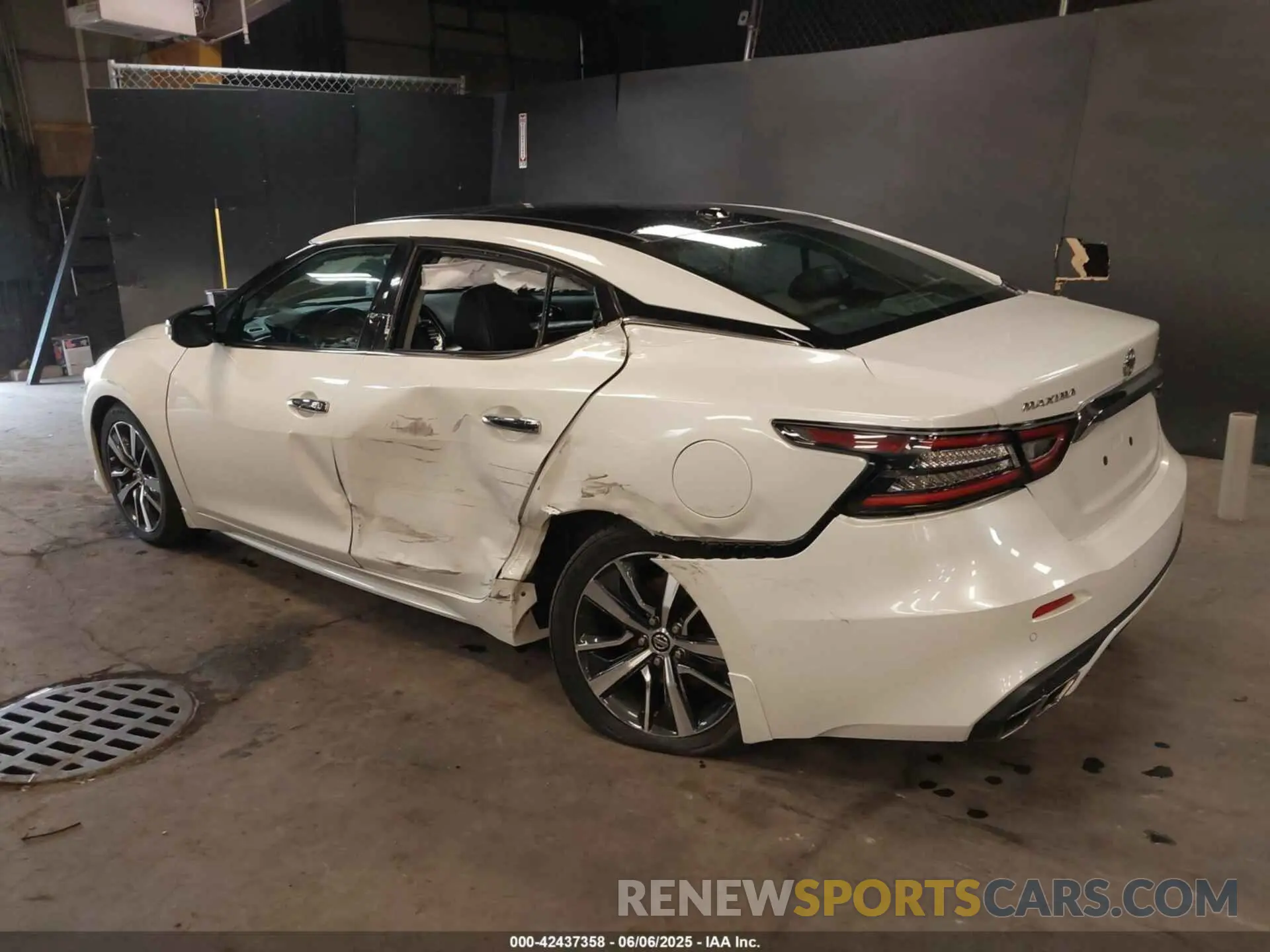 3 Photograph of a damaged car 1N4AA6DV3LC370040 NISSAN MAXIMA 2020