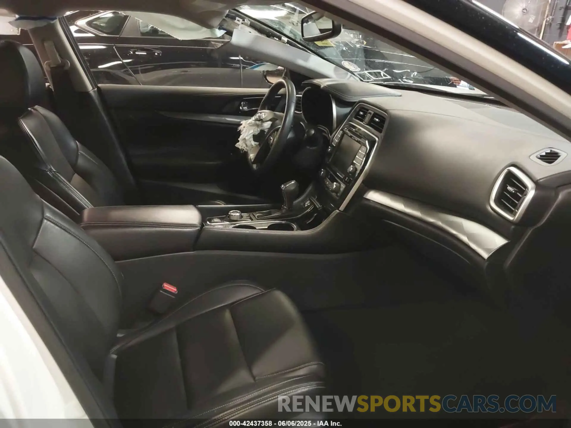 5 Photograph of a damaged car 1N4AA6DV3LC370040 NISSAN MAXIMA 2020