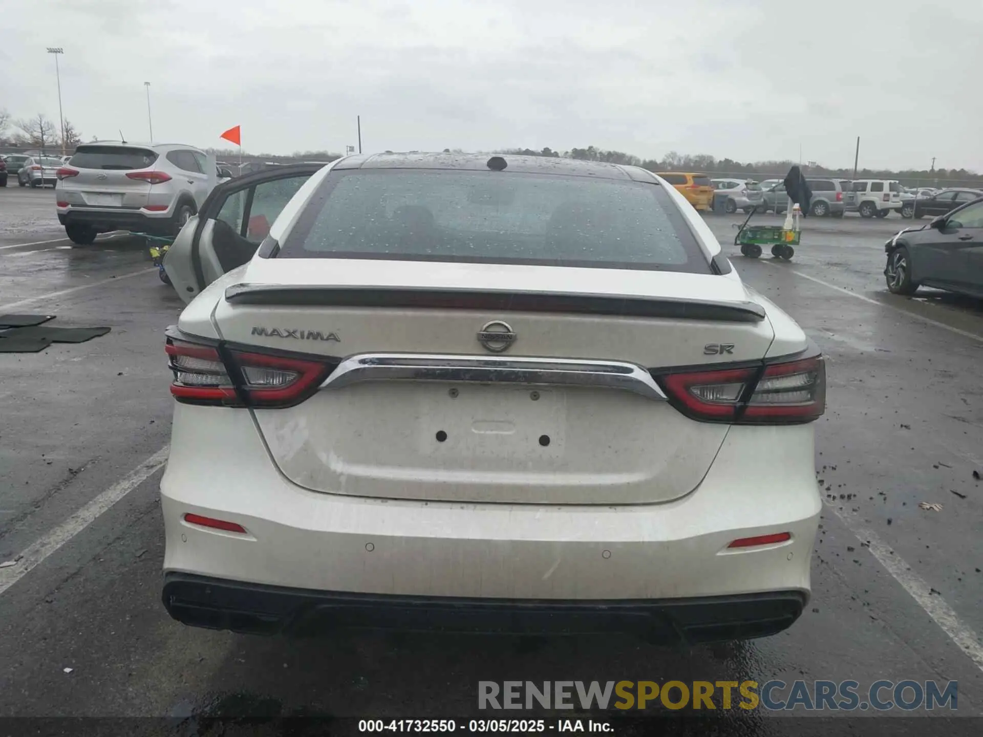 16 Photograph of a damaged car 1N4AA6EV1LC373694 NISSAN MAXIMA 2020