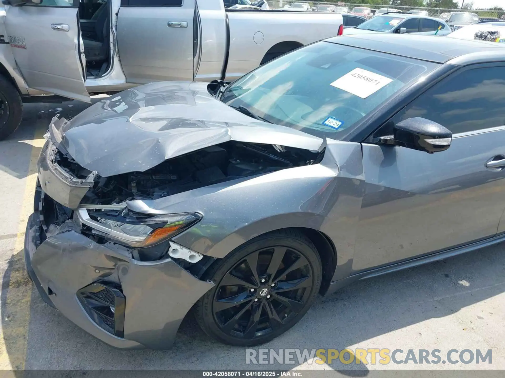 17 Photograph of a damaged car 1N4AA6EVXLC383592 NISSAN MAXIMA 2020