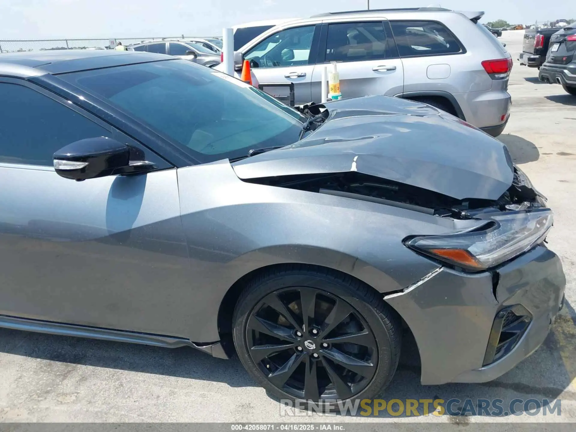 18 Photograph of a damaged car 1N4AA6EVXLC383592 NISSAN MAXIMA 2020