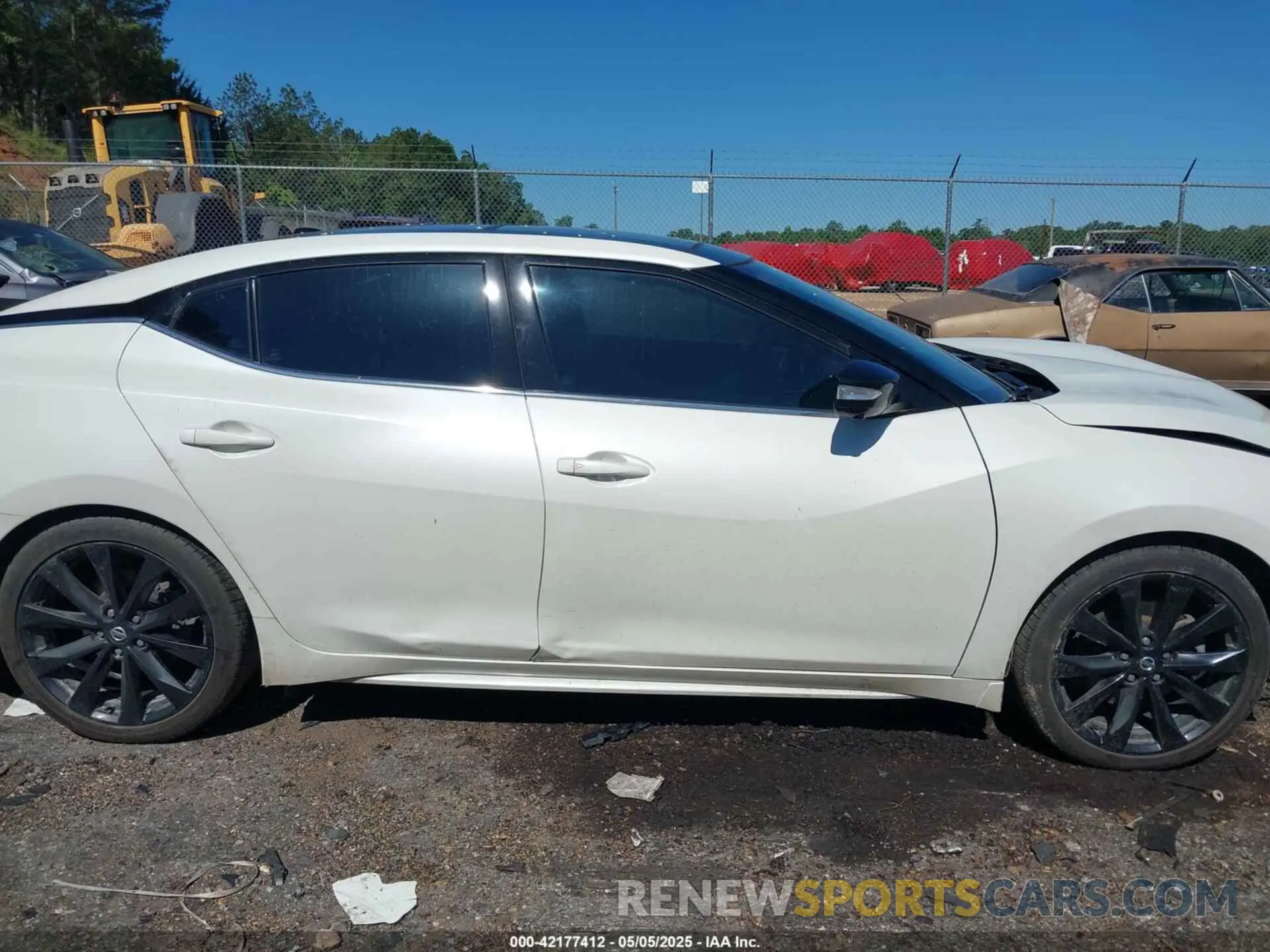 14 Photograph of a damaged car 1N4AA6EV0MC511677 NISSAN MAXIMA 2021