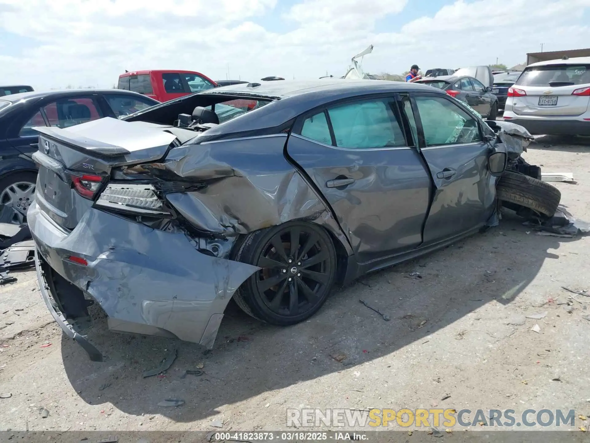4 Photograph of a damaged car 1N4AA6EV8MC512558 NISSAN MAXIMA 2021