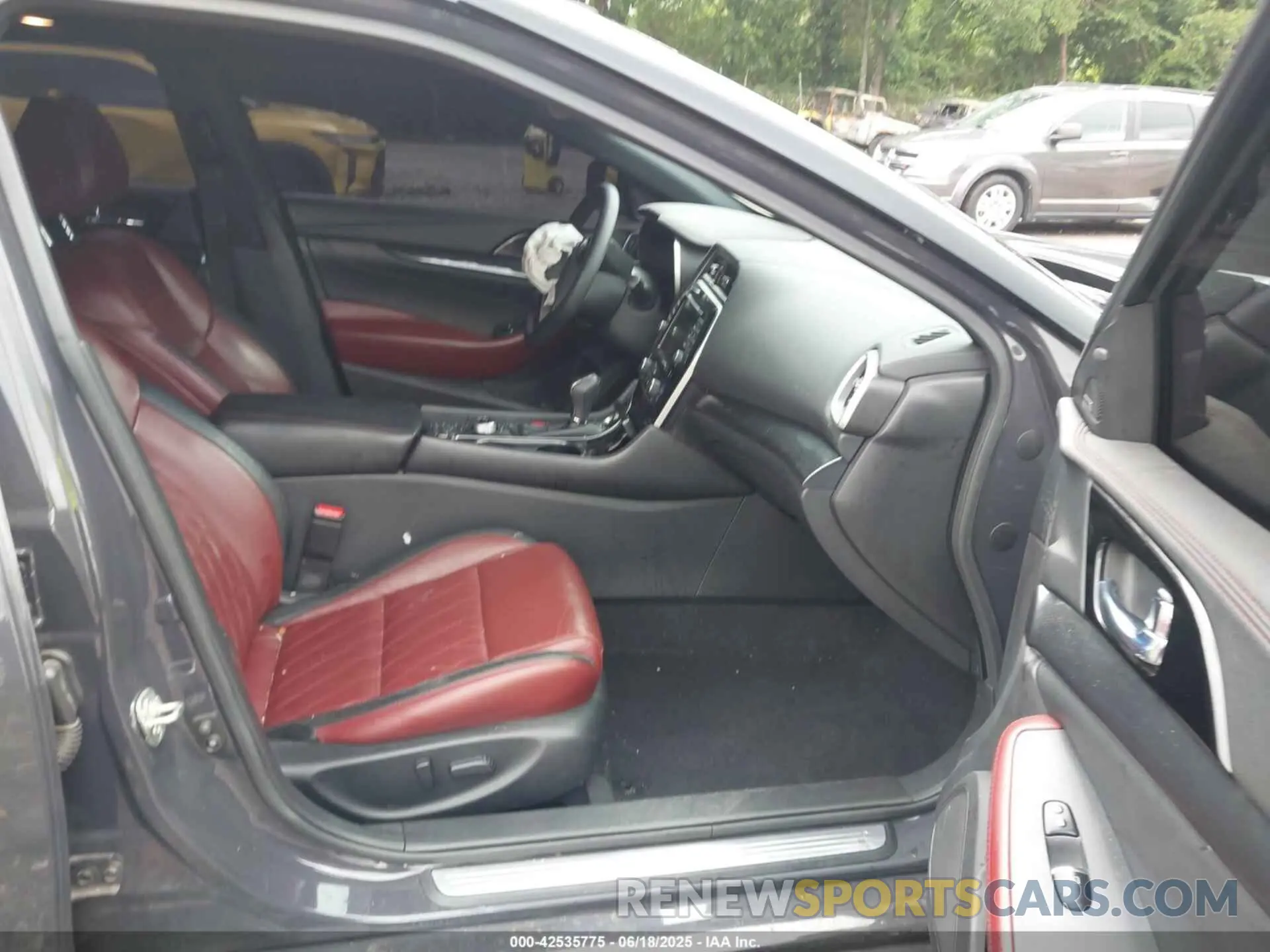 5 Photograph of a damaged car 1N4AA6FV1MC501139 NISSAN MAXIMA 2021